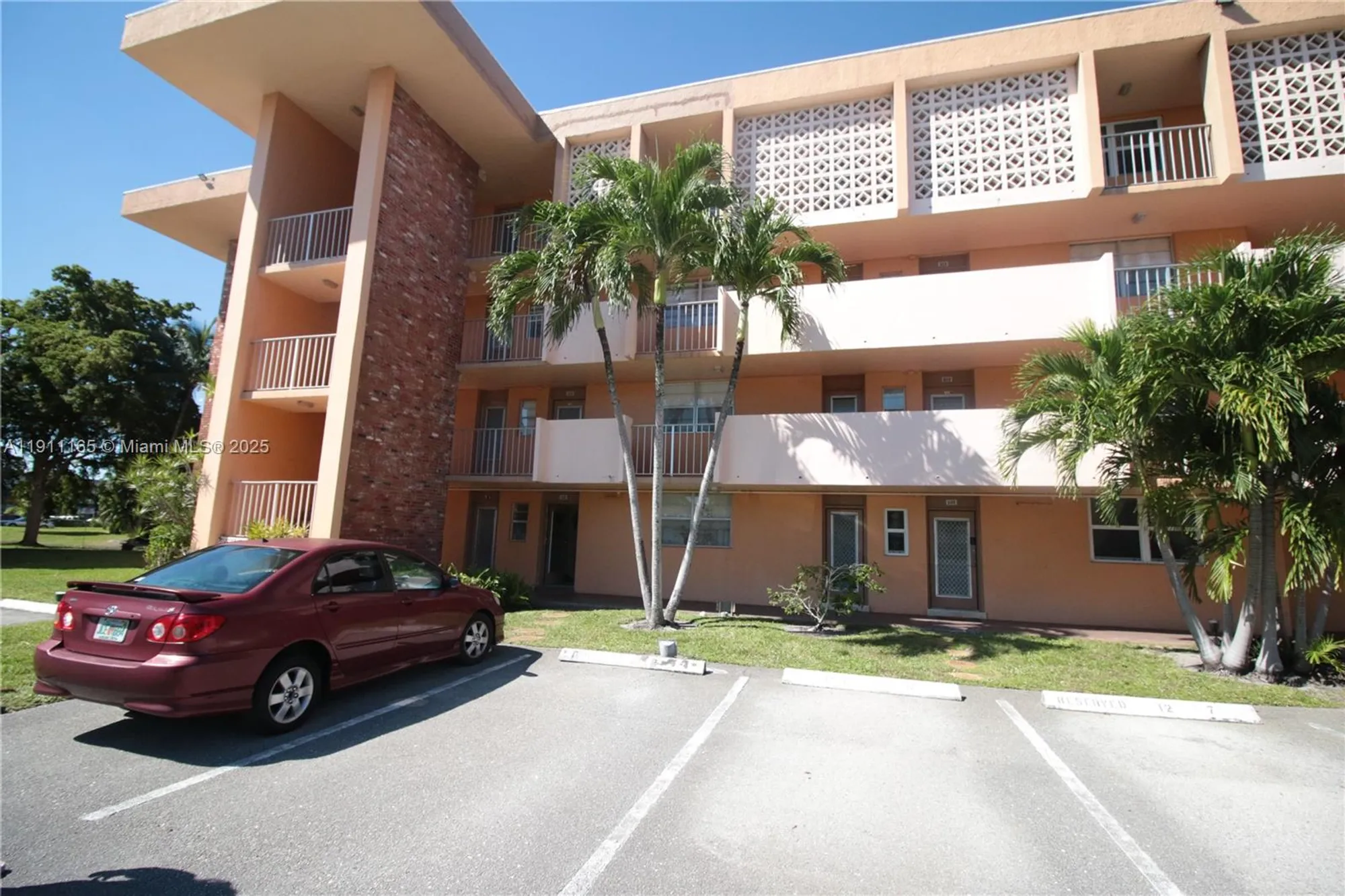 Property Slideshow image 1 of 35 | 3001 nw 46th ave apt 102, Lauderdale Lakes, FL, 33313