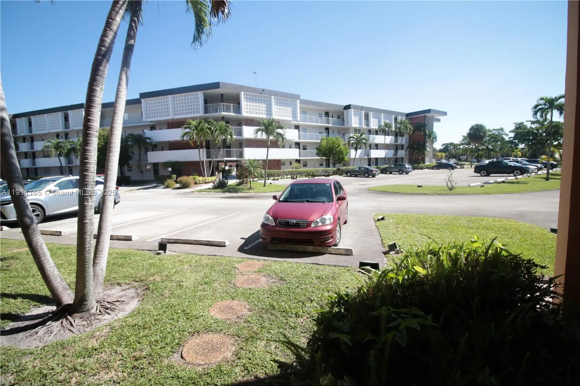 Property Slideshow image 33 of 35 | 3001 nw 46th ave apt 102, Lauderdale Lakes, FL, 33313