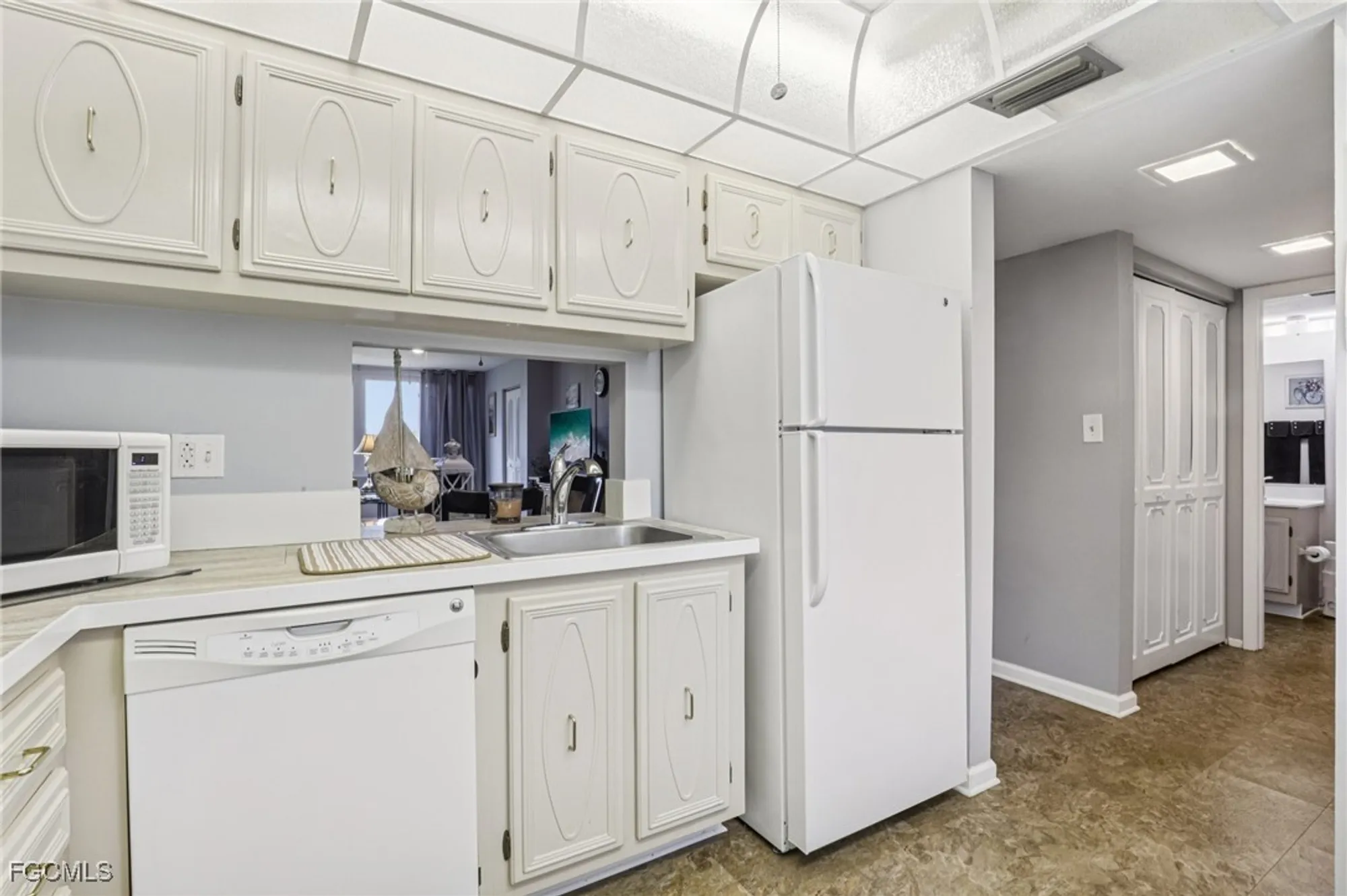 Property Slideshow image 12 of 23 | 1700 pine valley dr 215, Fort Myers, FL, 33907