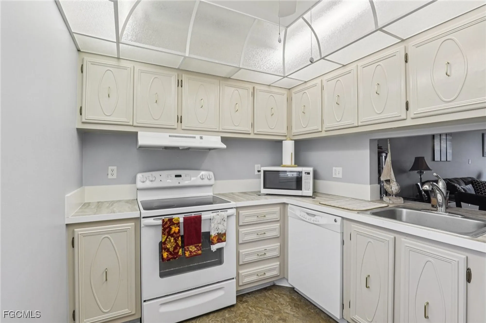 Property Slideshow image 13 of 23 | 1700 pine valley dr 215, Fort Myers, FL, 33907