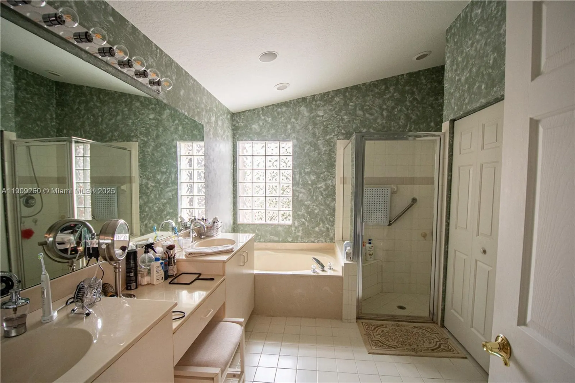 Property Slideshow image 10 of 34 | 5136 pelican cove dr, Boynton Beach, FL, 33437