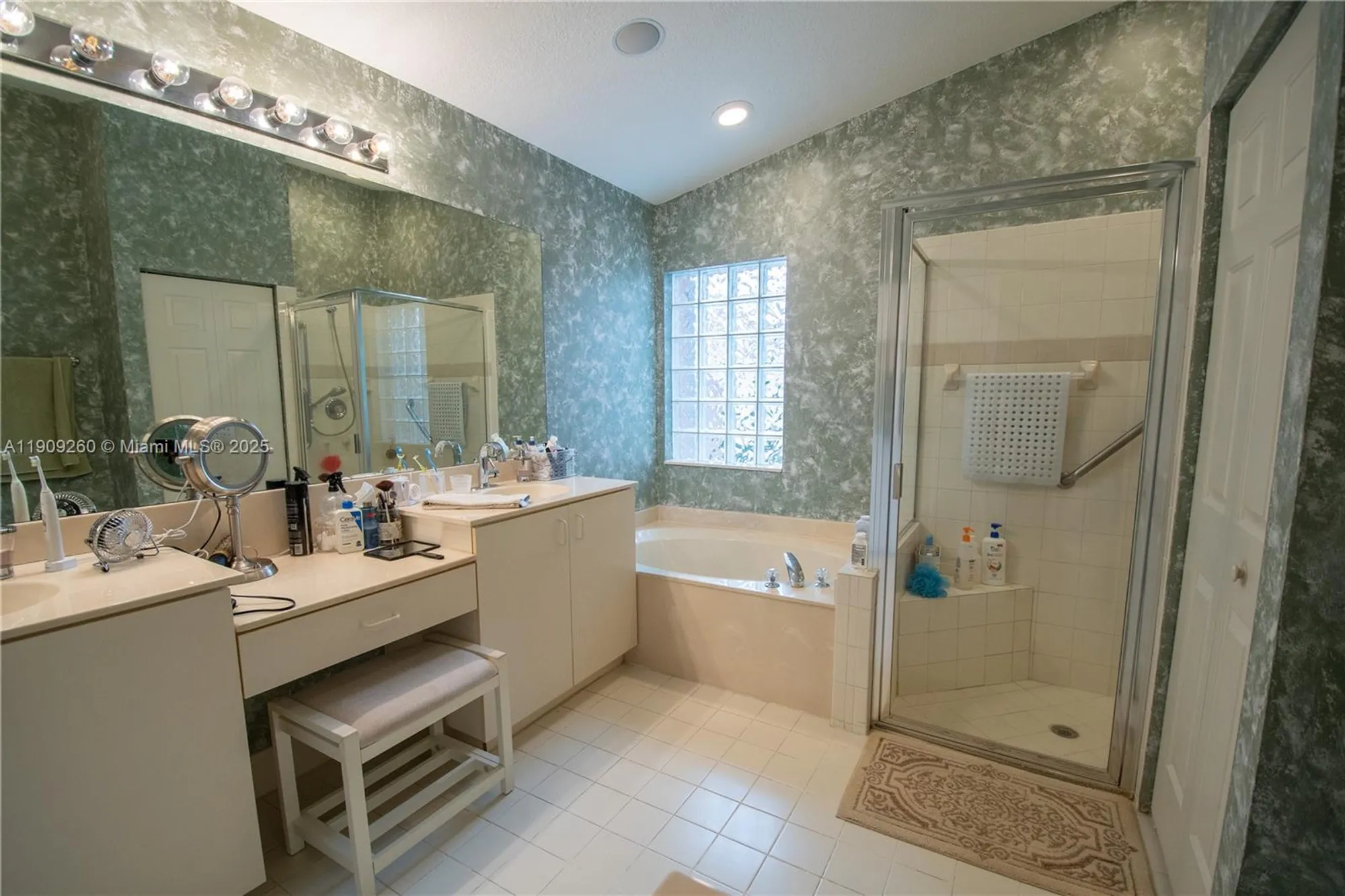 Property Slideshow image 12 of 34 | 5136 pelican cove dr, Boynton Beach, FL, 33437