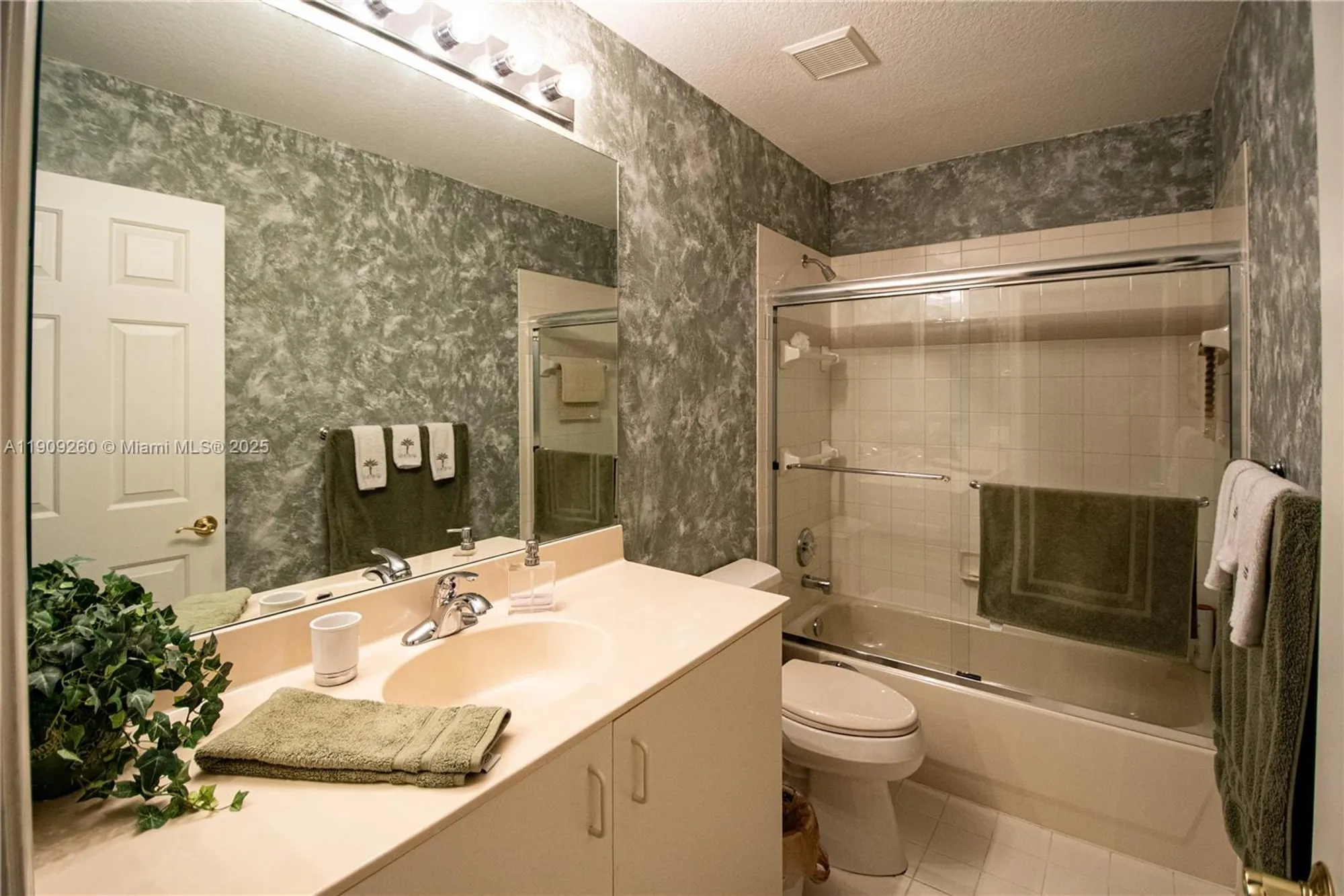 Property Slideshow image 22 of 34 | 5136 pelican cove dr, Boynton Beach, FL, 33437