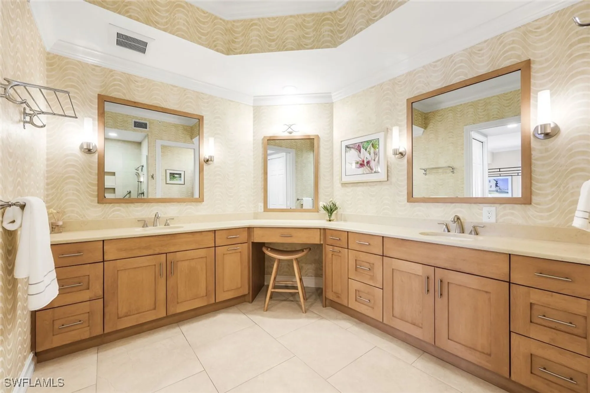 Property Slideshow image 16 of 37 | 805 bentwater cir 101, Naples, FL, 34108