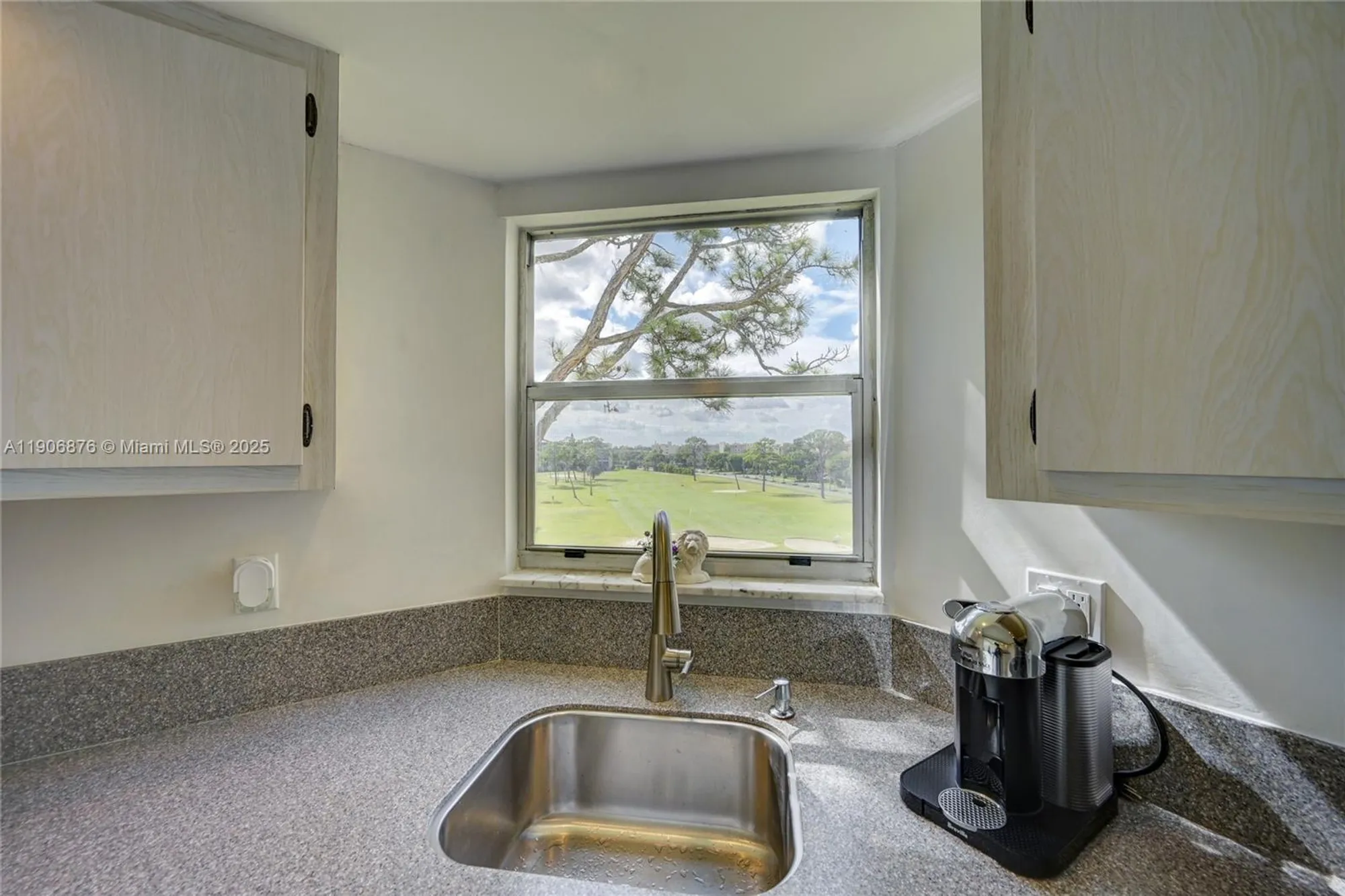 Property Slideshow image 14 of 49 | 3654 via poinciana 502, Lake Worth, FL, 33467