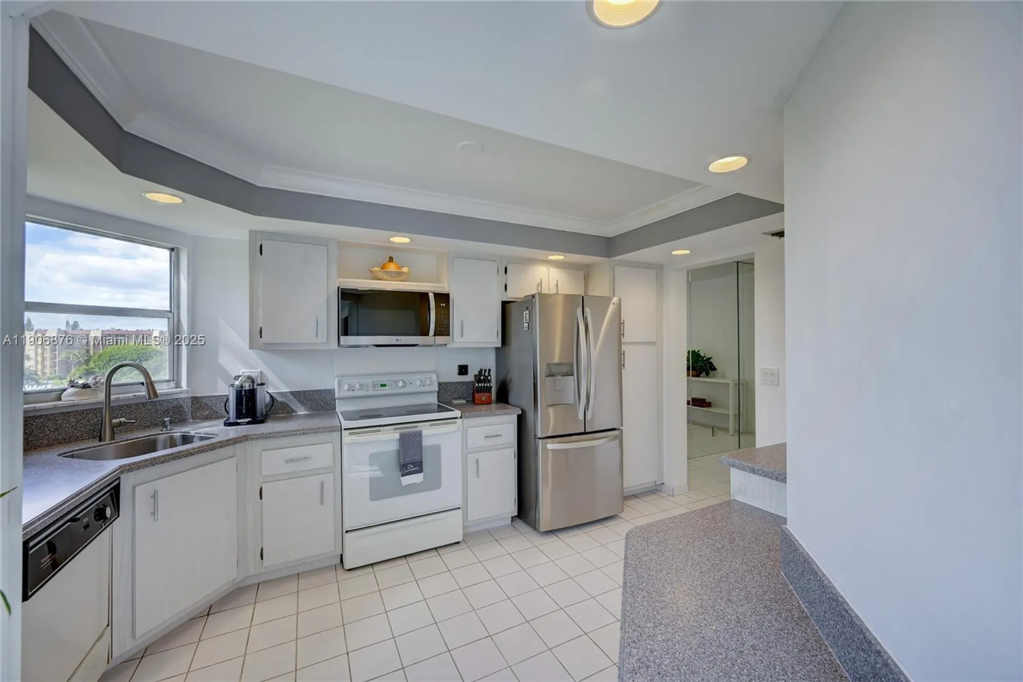 Property Slideshow image 16 of 49 | 3654 via poinciana 502, Lake Worth, FL, 33467