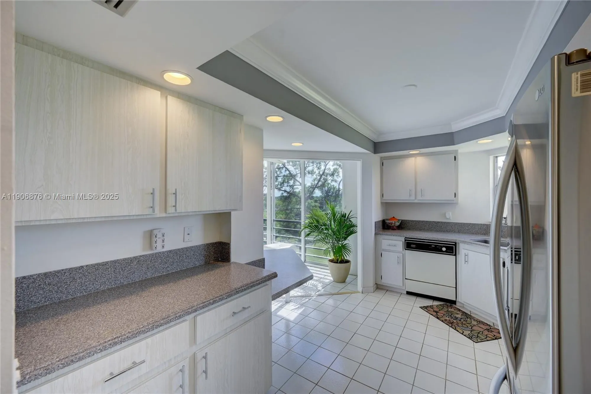 Property Slideshow image 17 of 49 | 3654 via poinciana 502, Lake Worth, FL, 33467
