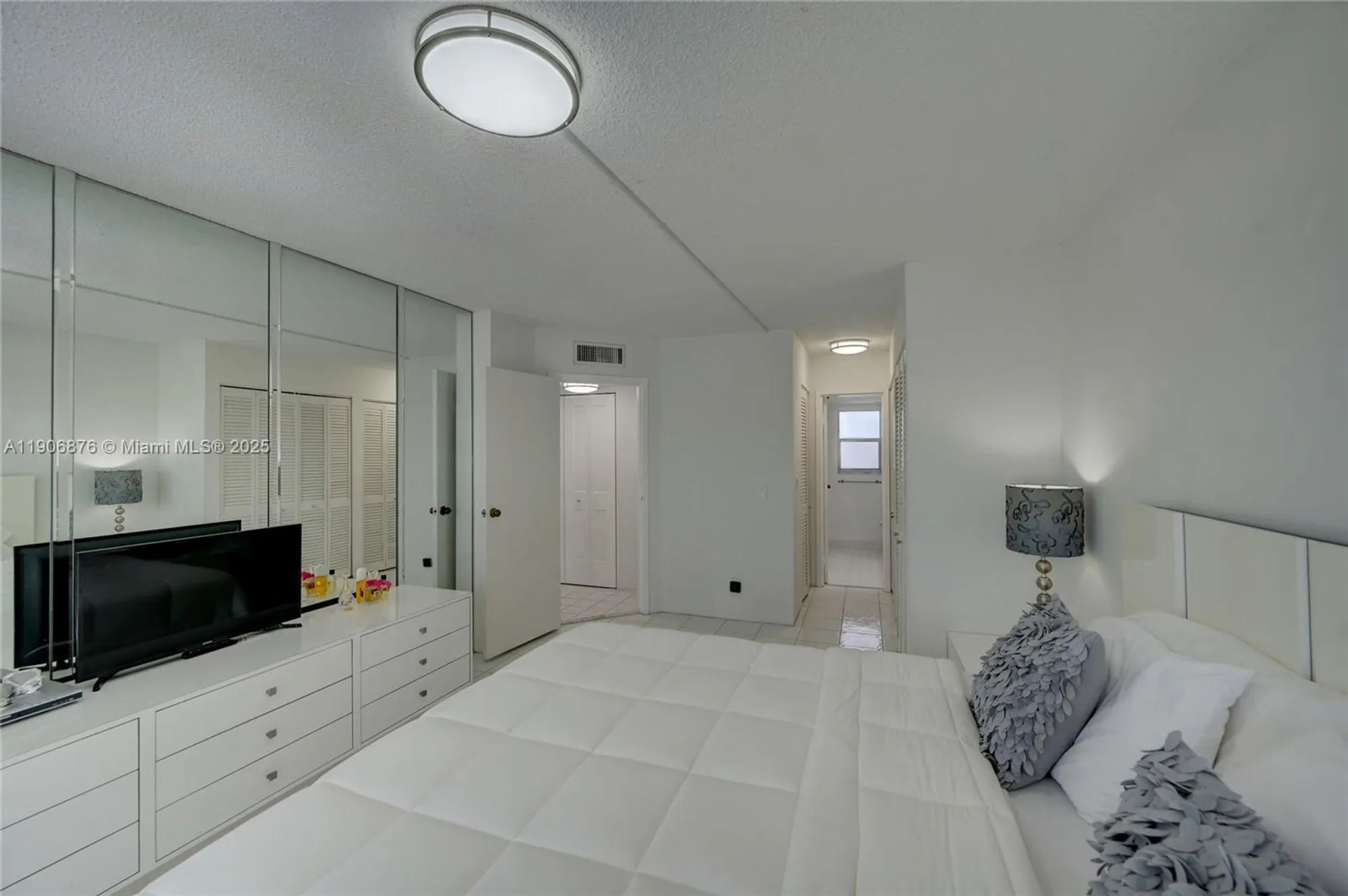 Property Slideshow image 19 of 49 | 3654 via poinciana 502, Lake Worth, FL, 33467