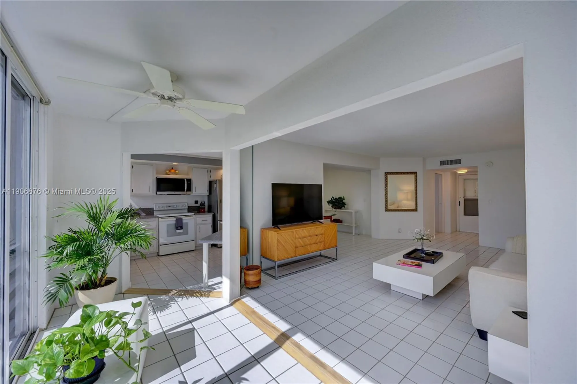 Property Slideshow image 11 of 49 | 3654 via poinciana 502, Lake Worth, FL, 33467