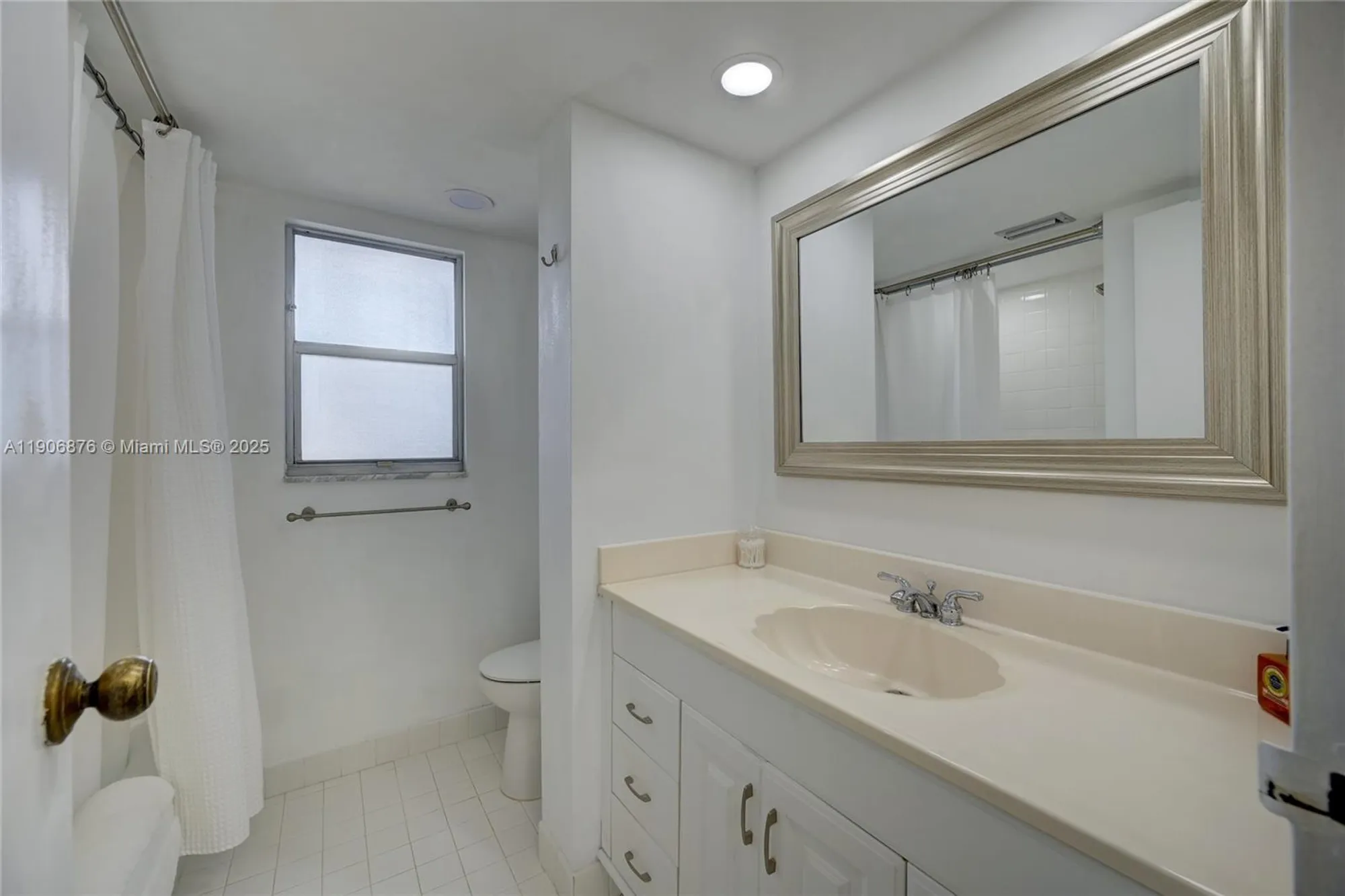 Property Slideshow image 21 of 49 | 3654 via poinciana 502, Lake Worth, FL, 33467