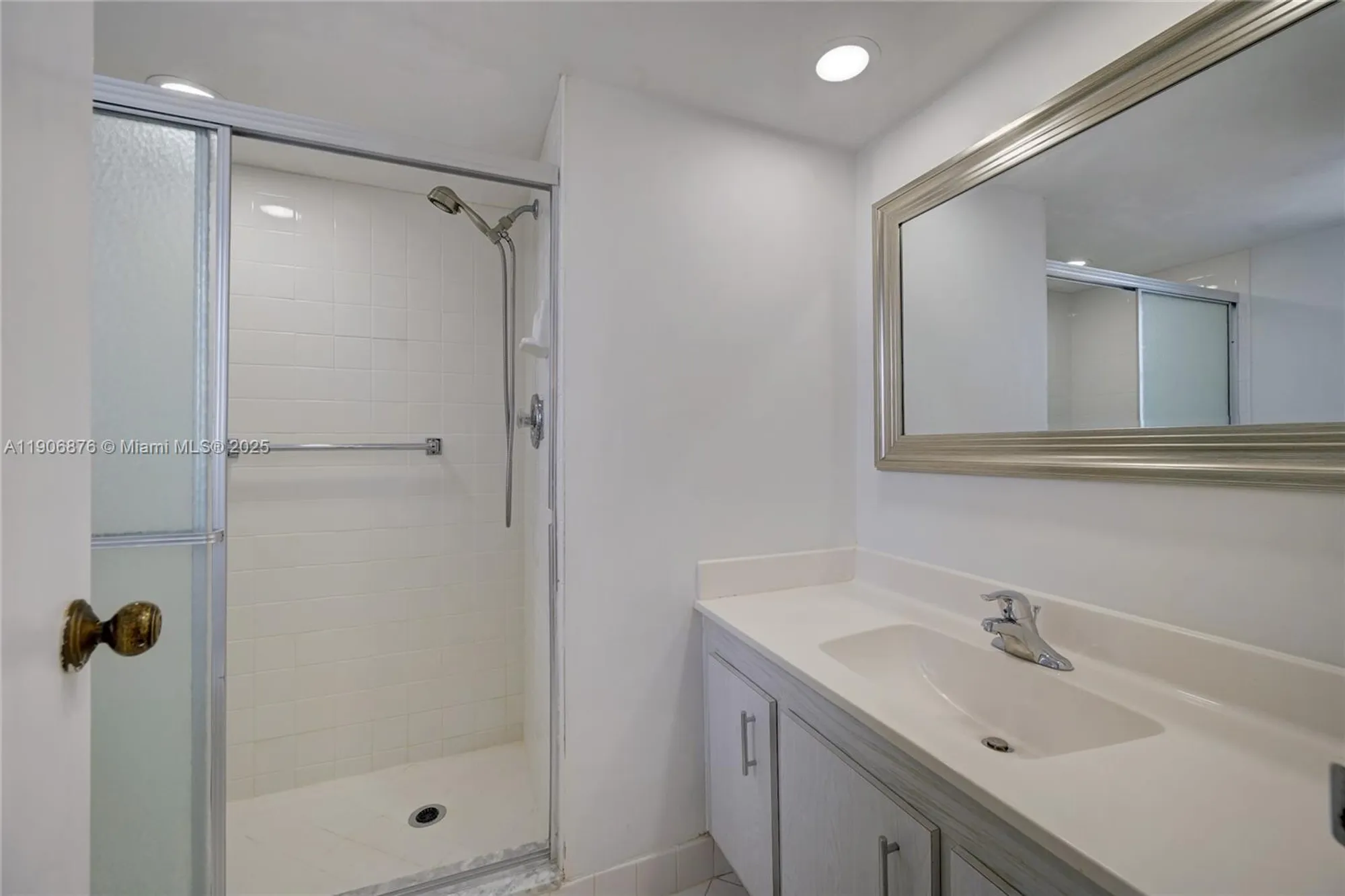 Property Slideshow image 23 of 49 | 3654 via poinciana 502, Lake Worth, FL, 33467