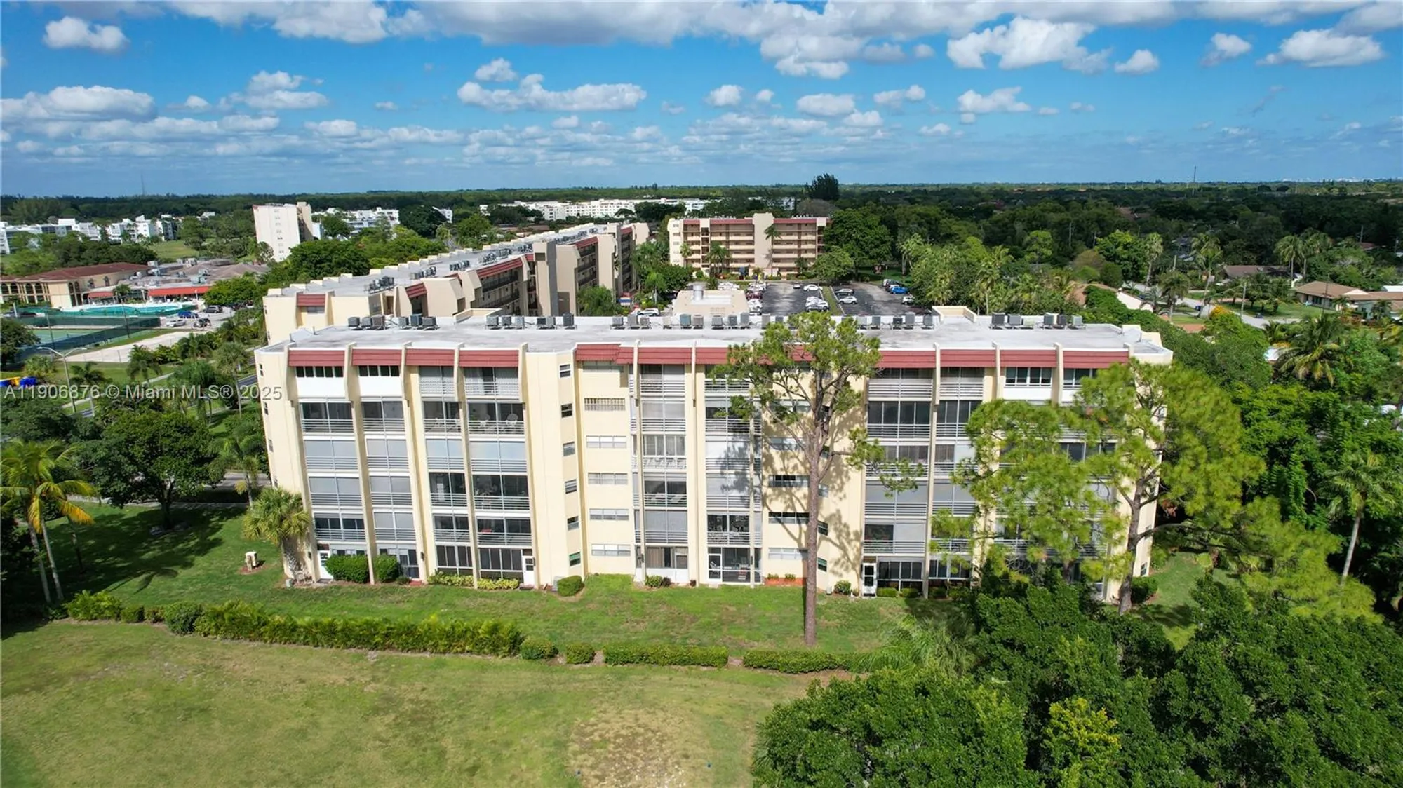 Property Slideshow image 36 of 49 | 3654 via poinciana 502, Lake Worth, FL, 33467