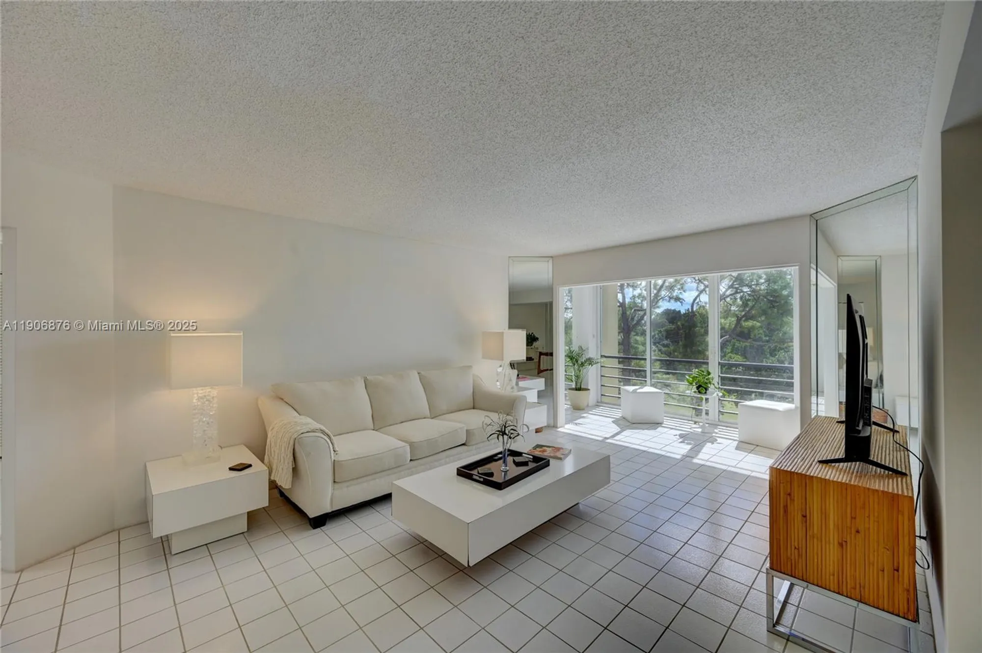 Property Slideshow image 8 of 49 | 3654 via poinciana 502, Lake Worth, FL, 33467
