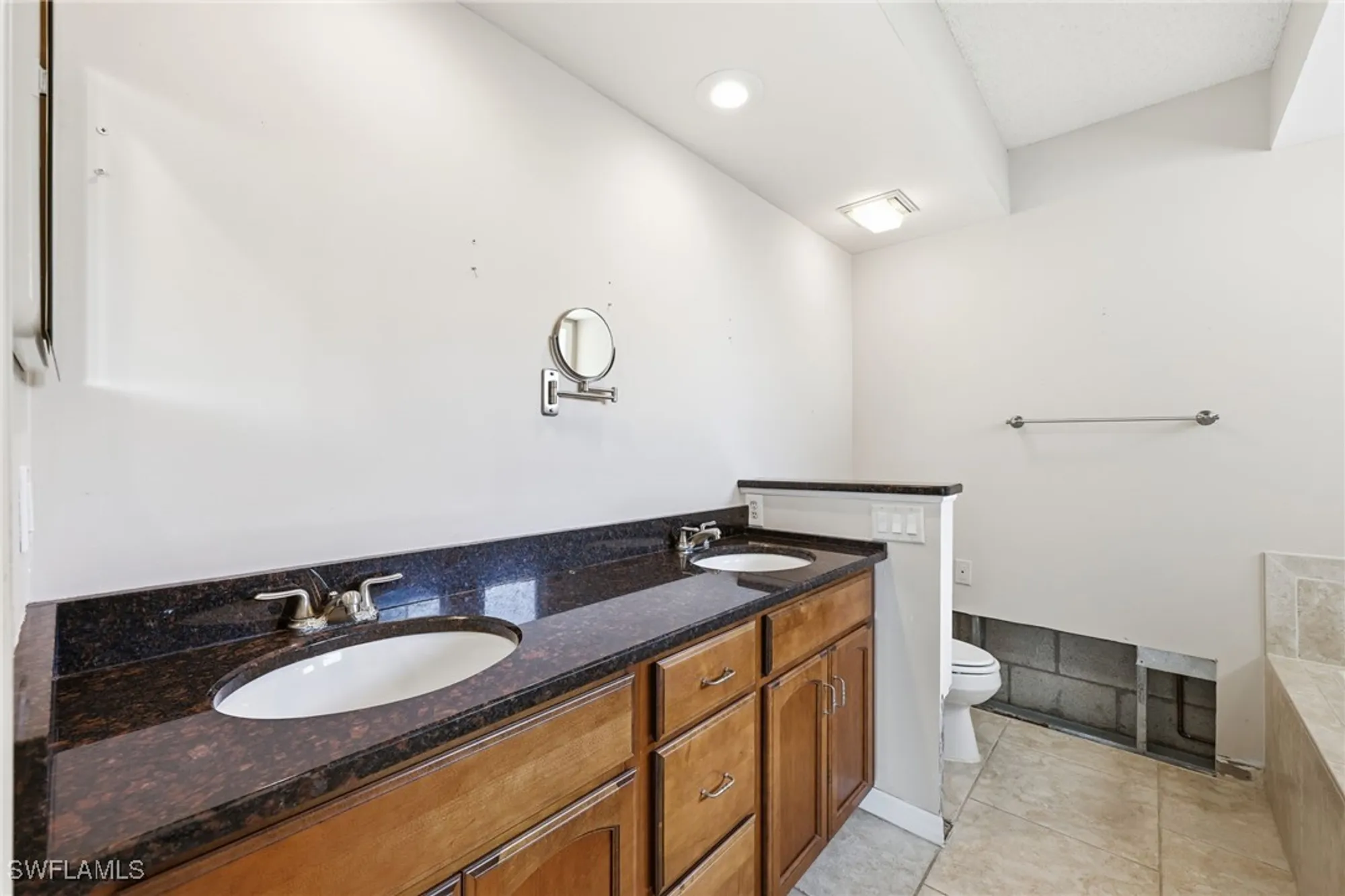 Property Slideshow image 11 of 19 | 764 willowbrook dr 1106, Naples, FL, 34108