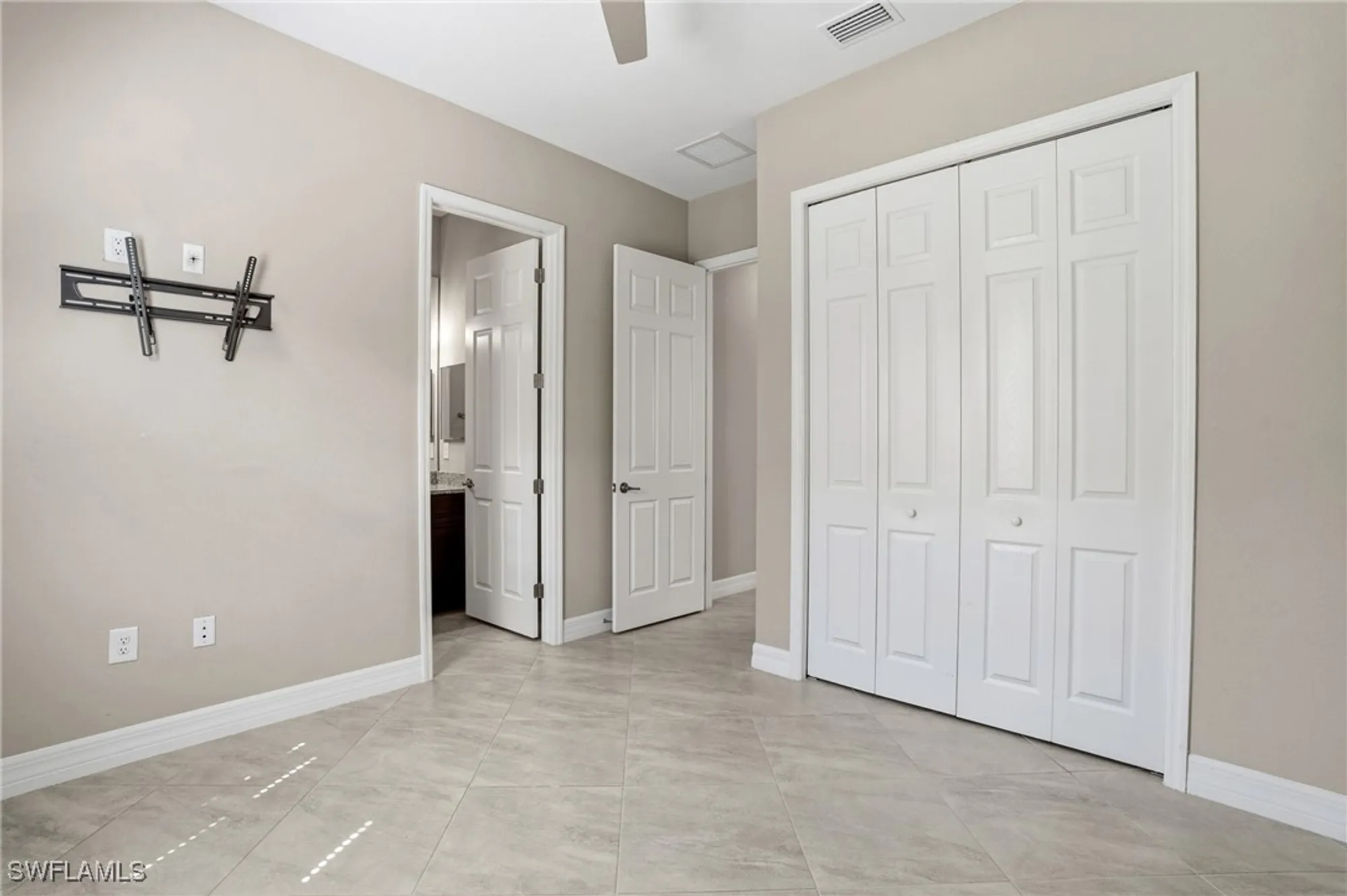 Property Slideshow image 29 of 50 | 28076 foxrock ct, Bonita Springs, FL, 34135