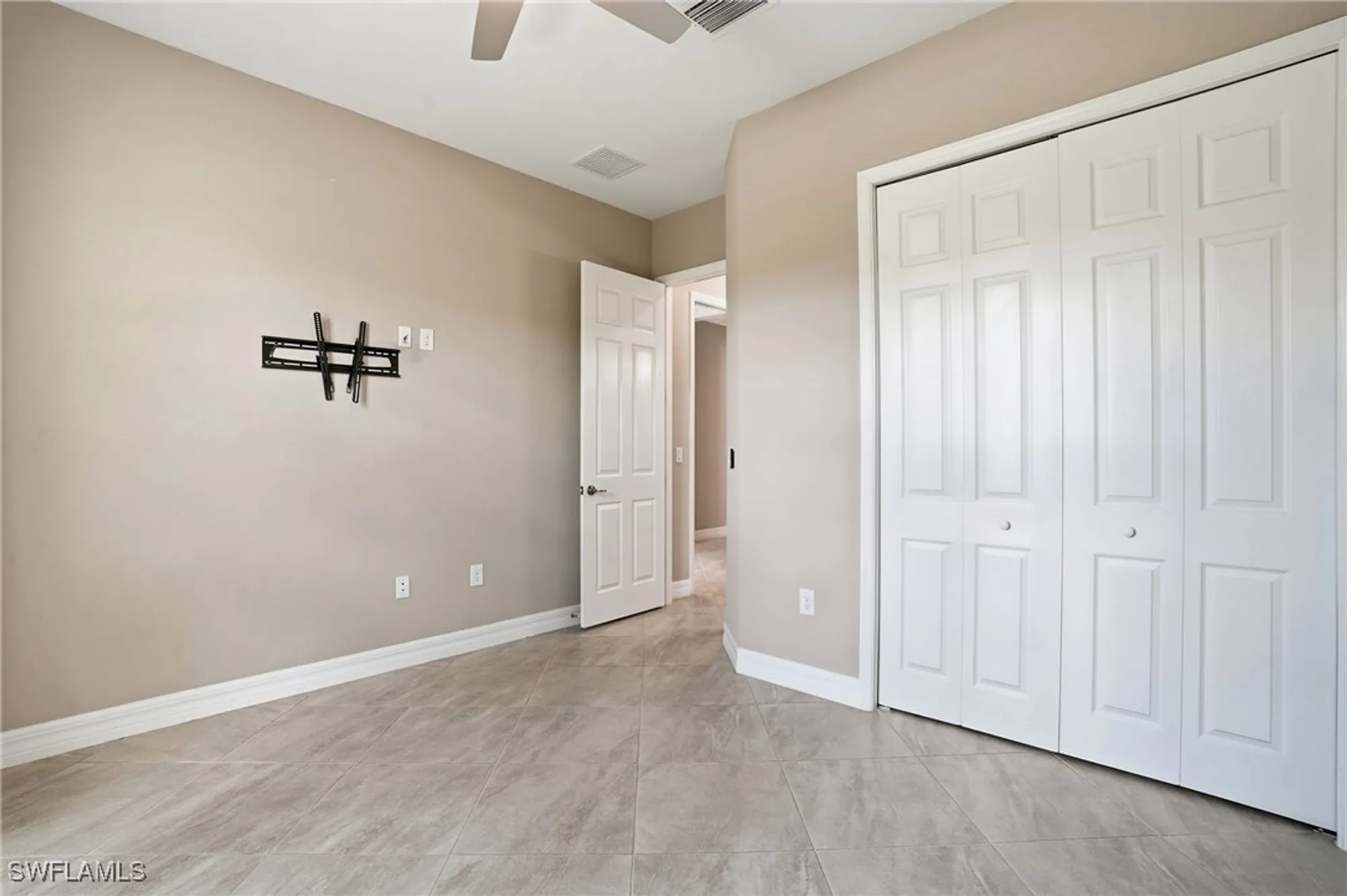 Property Slideshow image 32 of 50 | 28076 foxrock ct, Bonita Springs, FL, 34135