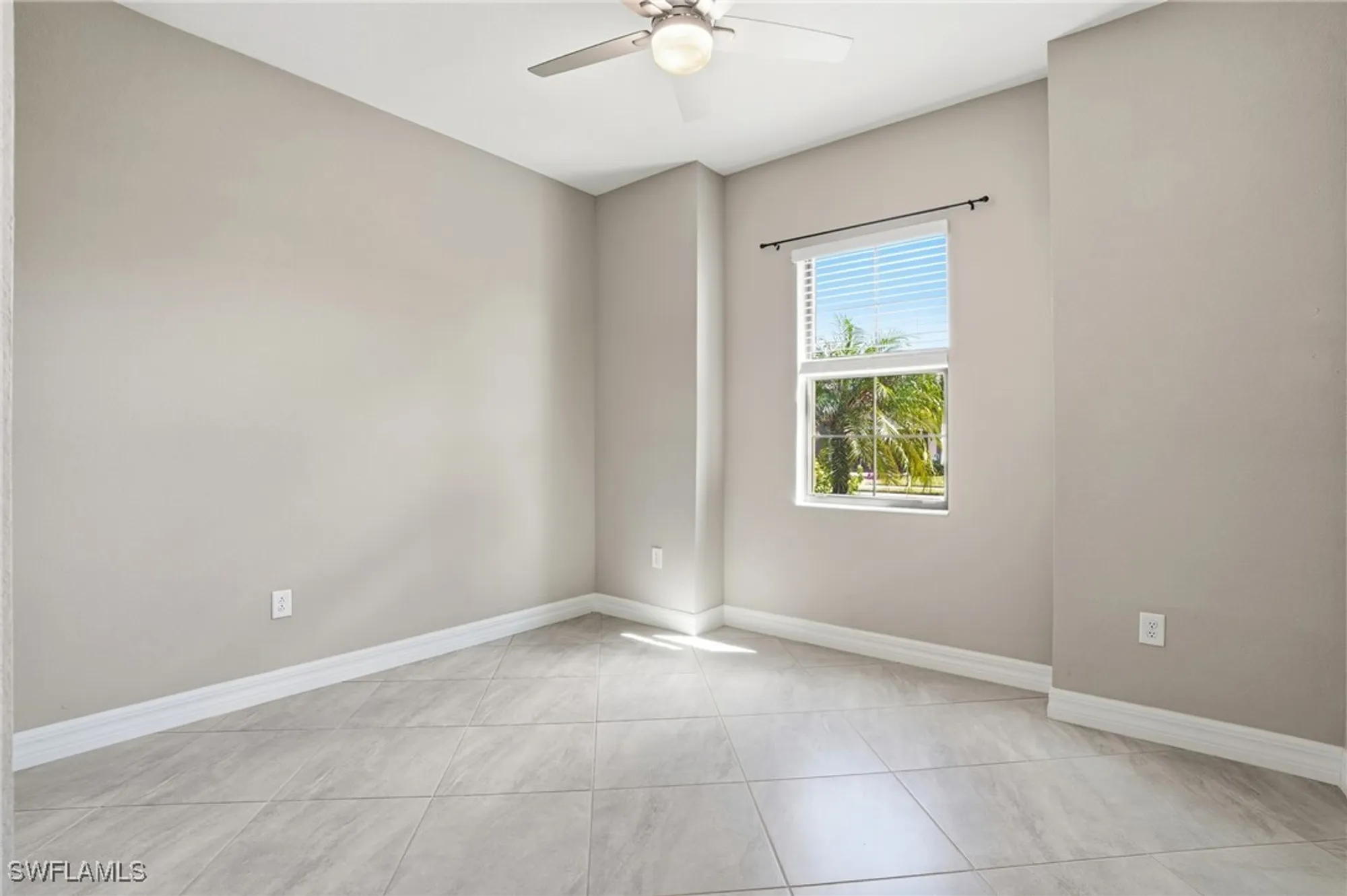 Property Slideshow image 33 of 50 | 28076 foxrock ct, Bonita Springs, FL, 34135