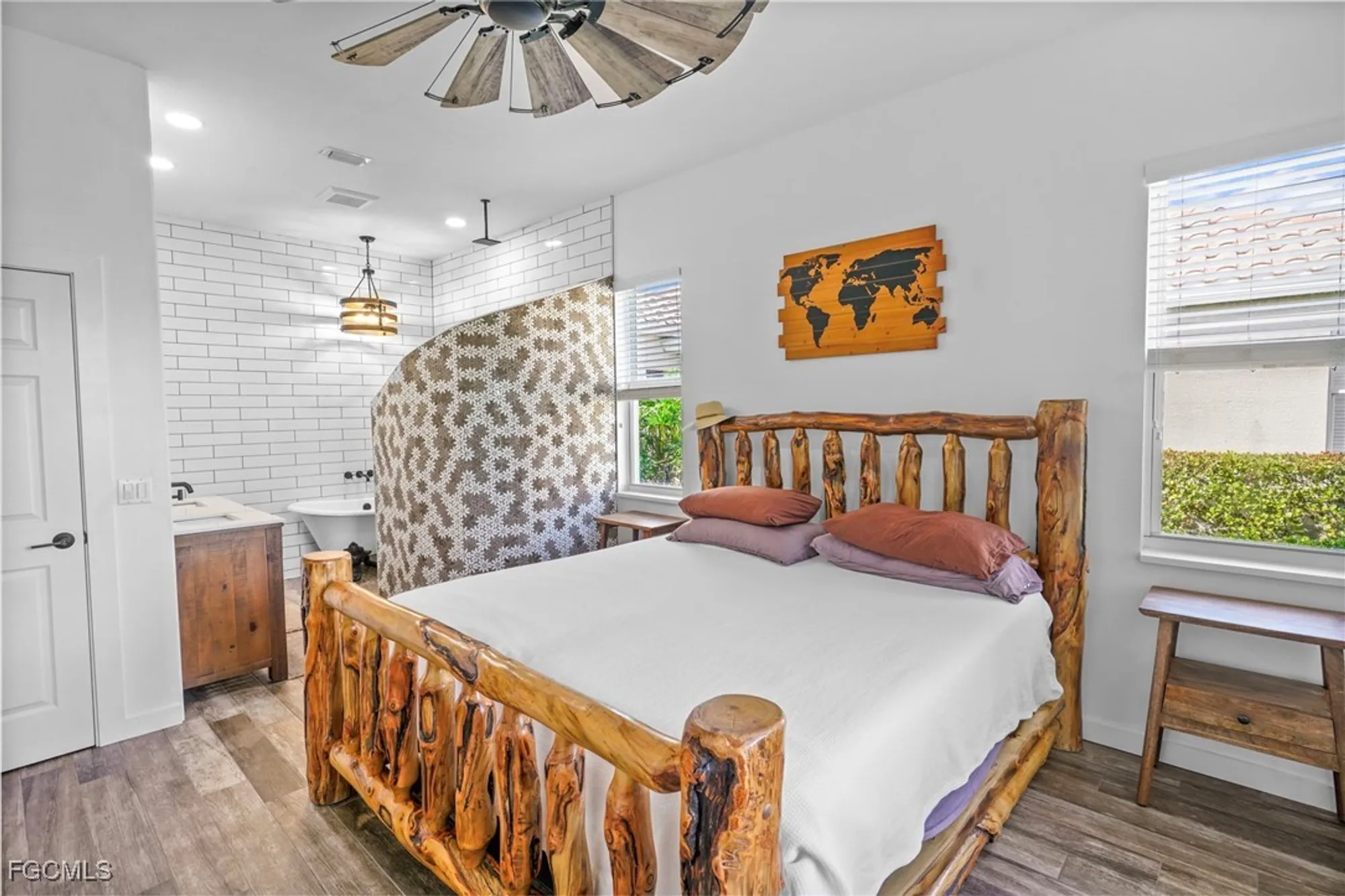 Property Slideshow image 15 of 40 | 8517 brittania dr, Fort Myers, FL, 33912