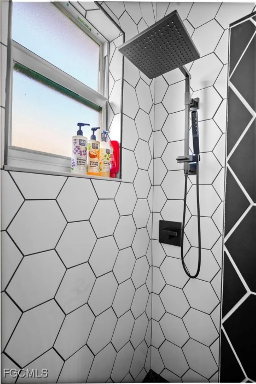 Property Slideshow image 24 of 40 | 8517 brittania dr, Fort Myers, FL, 33912