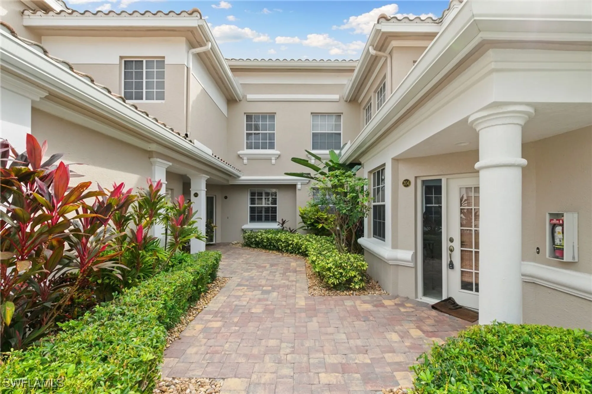Property Slideshow image 4 of 50 | 3960 deer crossing ct 103, Naples, FL, 34114
