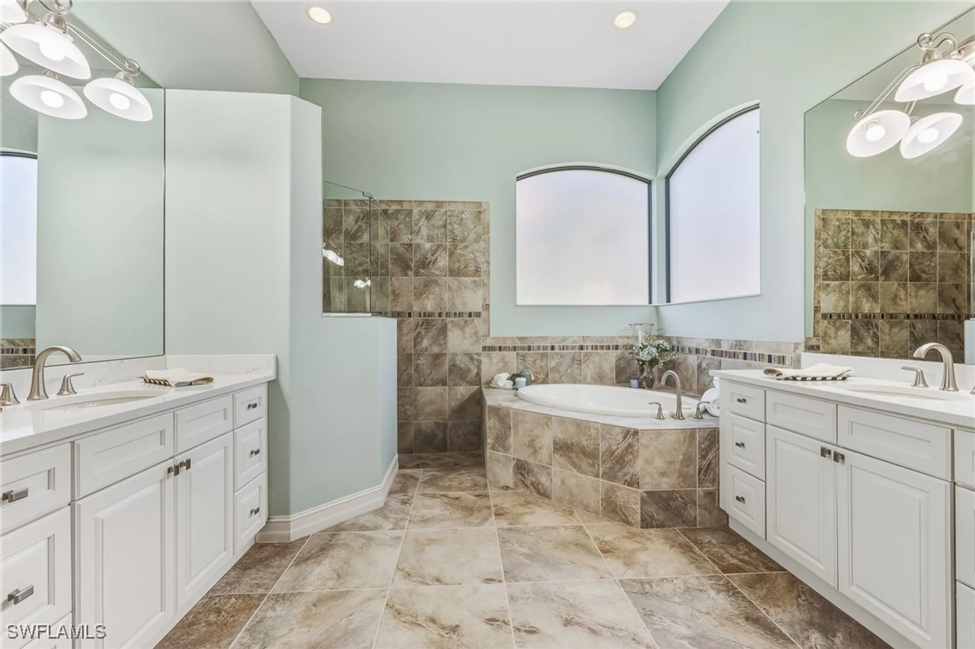 Property Slideshow image 12 of 39 | 7749 classics dr, Naples, FL, 34113