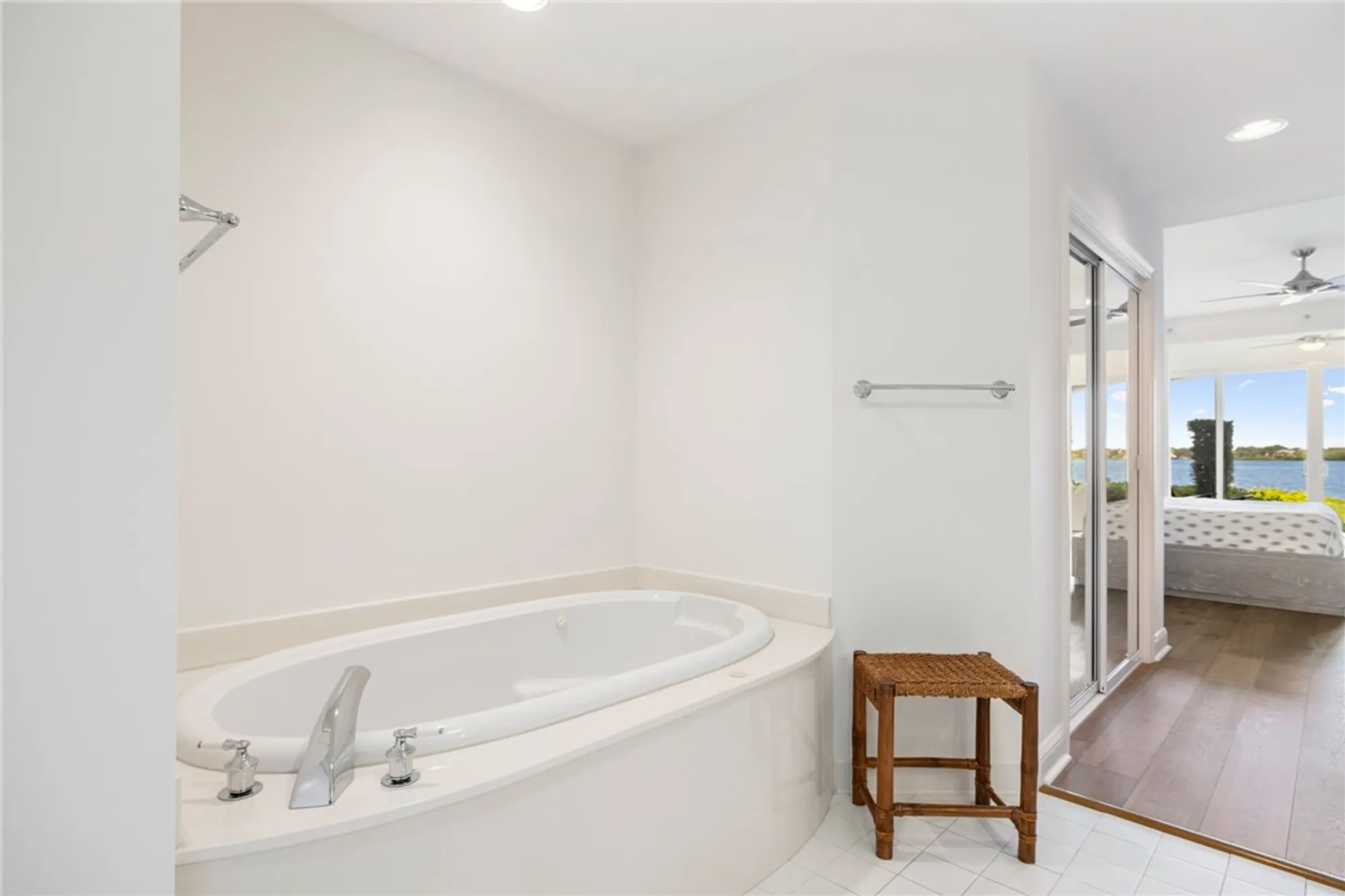 Property Slideshow image 28 of 36 | 5380 e harbor village dr apt 103, Vero Beach, FL, 32967