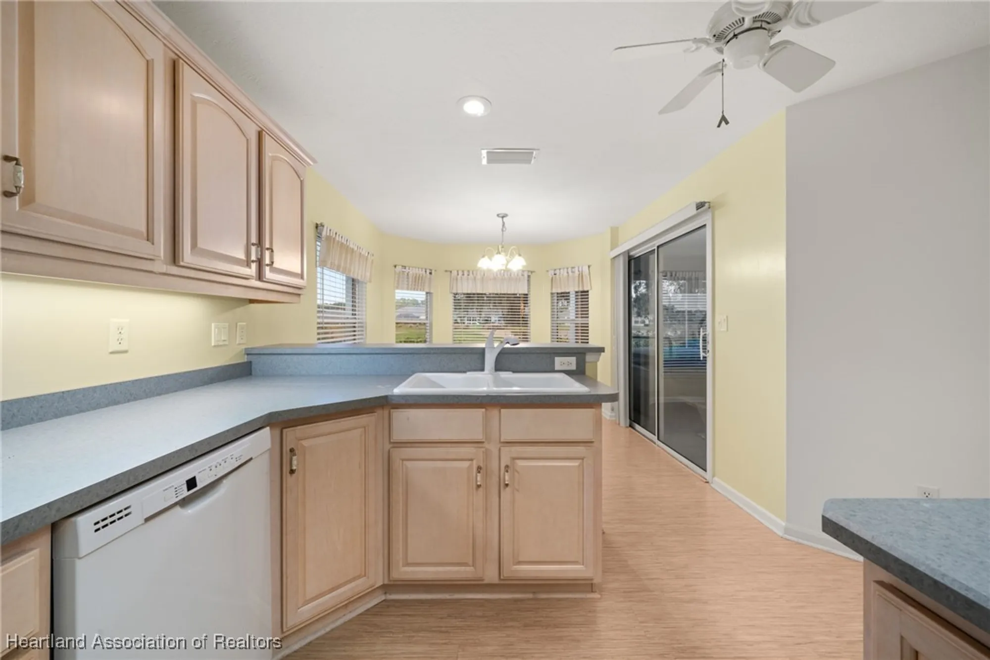 Property Slideshow image 16 of 47 | 4008 carter creek dr, Avon Park, FL, 33825