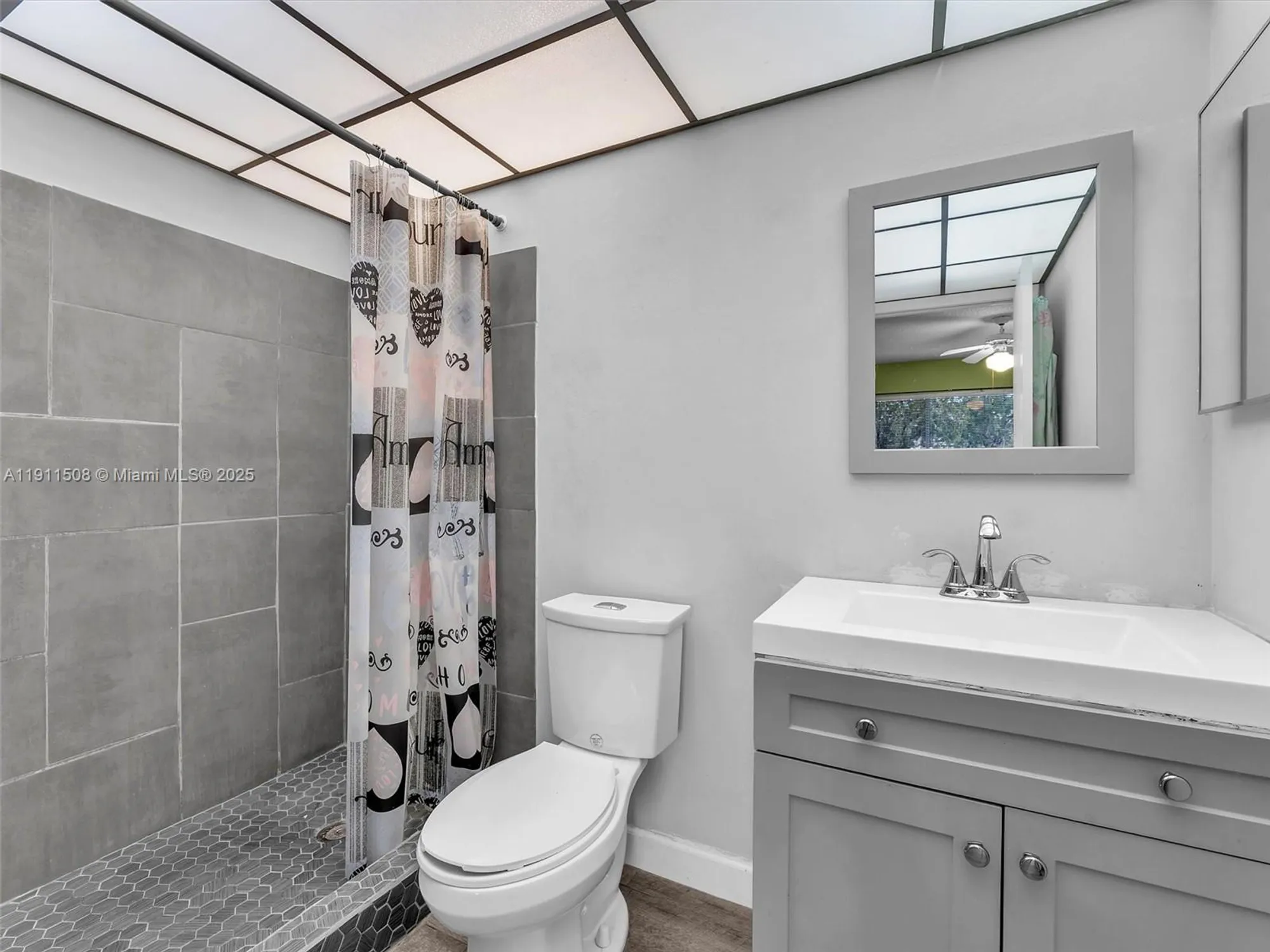 Property Slideshow image 13 of 28 | 10415 e clairmont cir # 212, Tamarac, FL, 33321