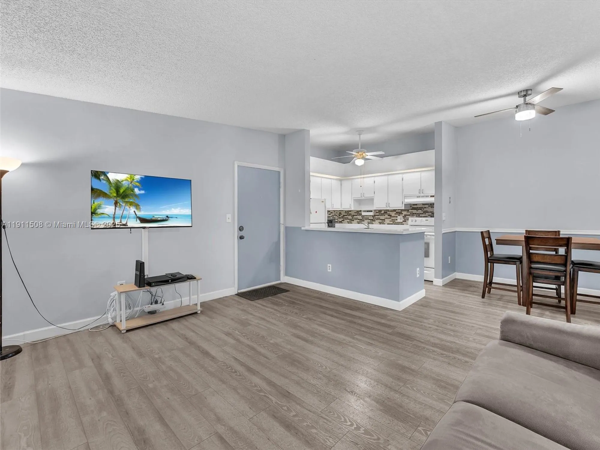 Property Slideshow image 5 of 28 | 10415 e clairmont cir # 212, Tamarac, FL, 33321