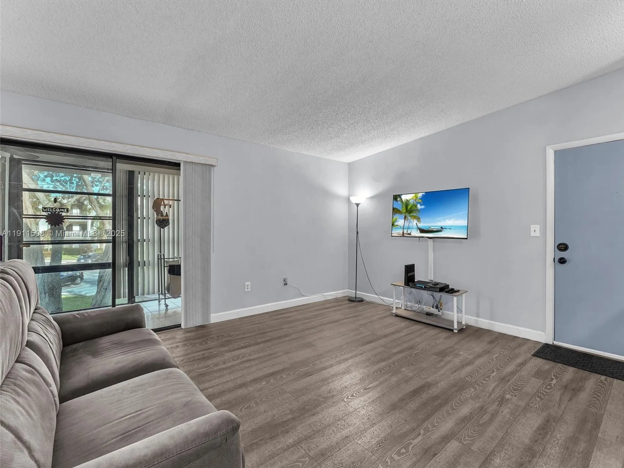 Property Slideshow image 6 of 28 | 10415 e clairmont cir # 212, Tamarac, FL, 33321