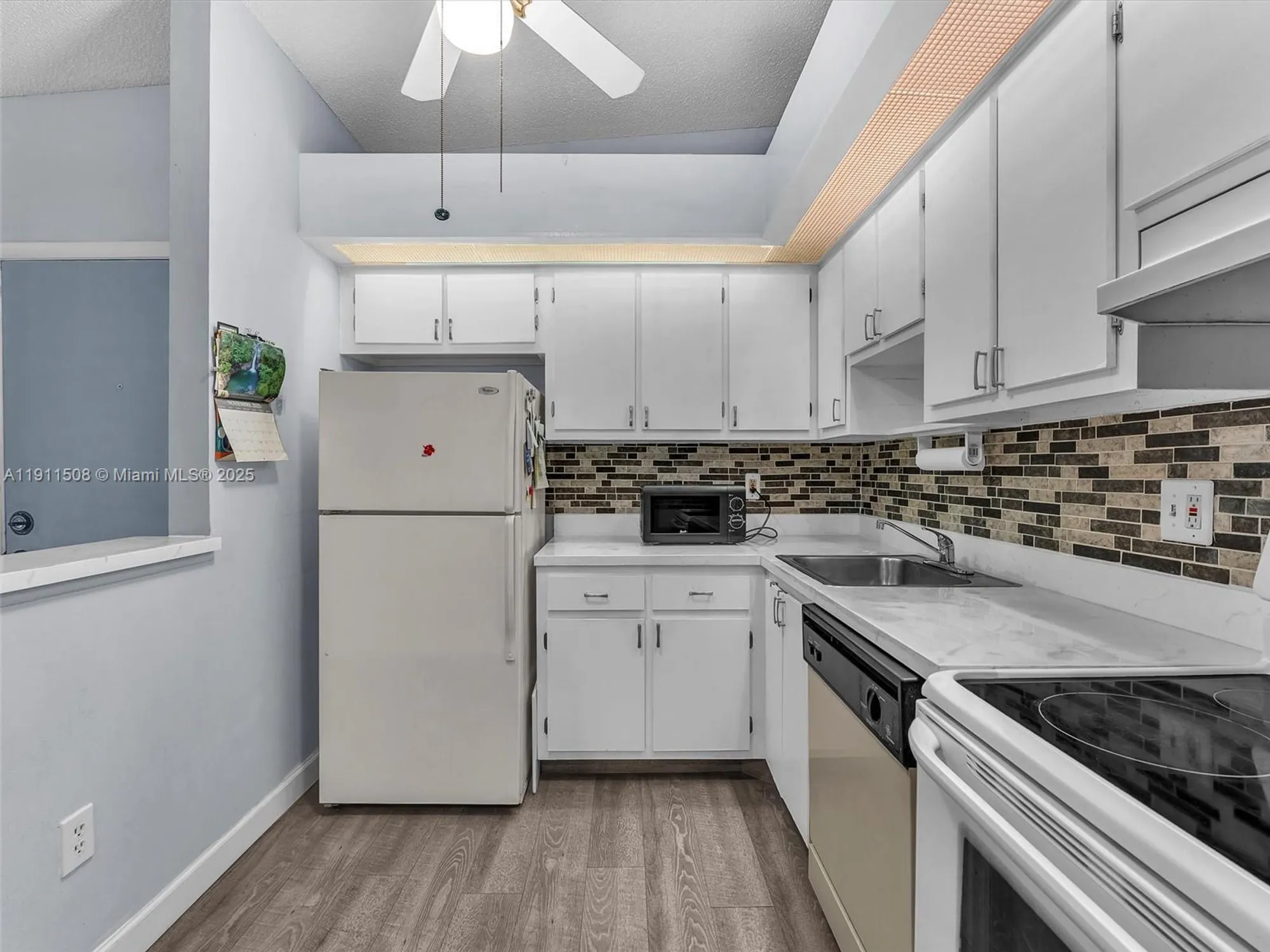 Property Slideshow image 8 of 28 | 10415 e clairmont cir # 212, Tamarac, FL, 33321