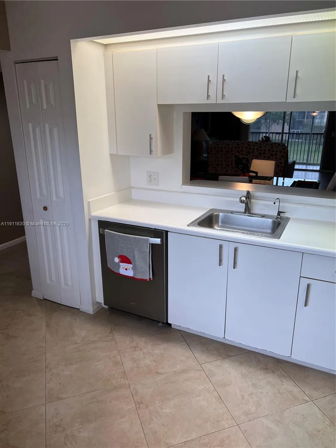 Property Slideshow image 16 of 29 | 12550 sw 15th st 307e, Pembroke Pines, FL, 33027