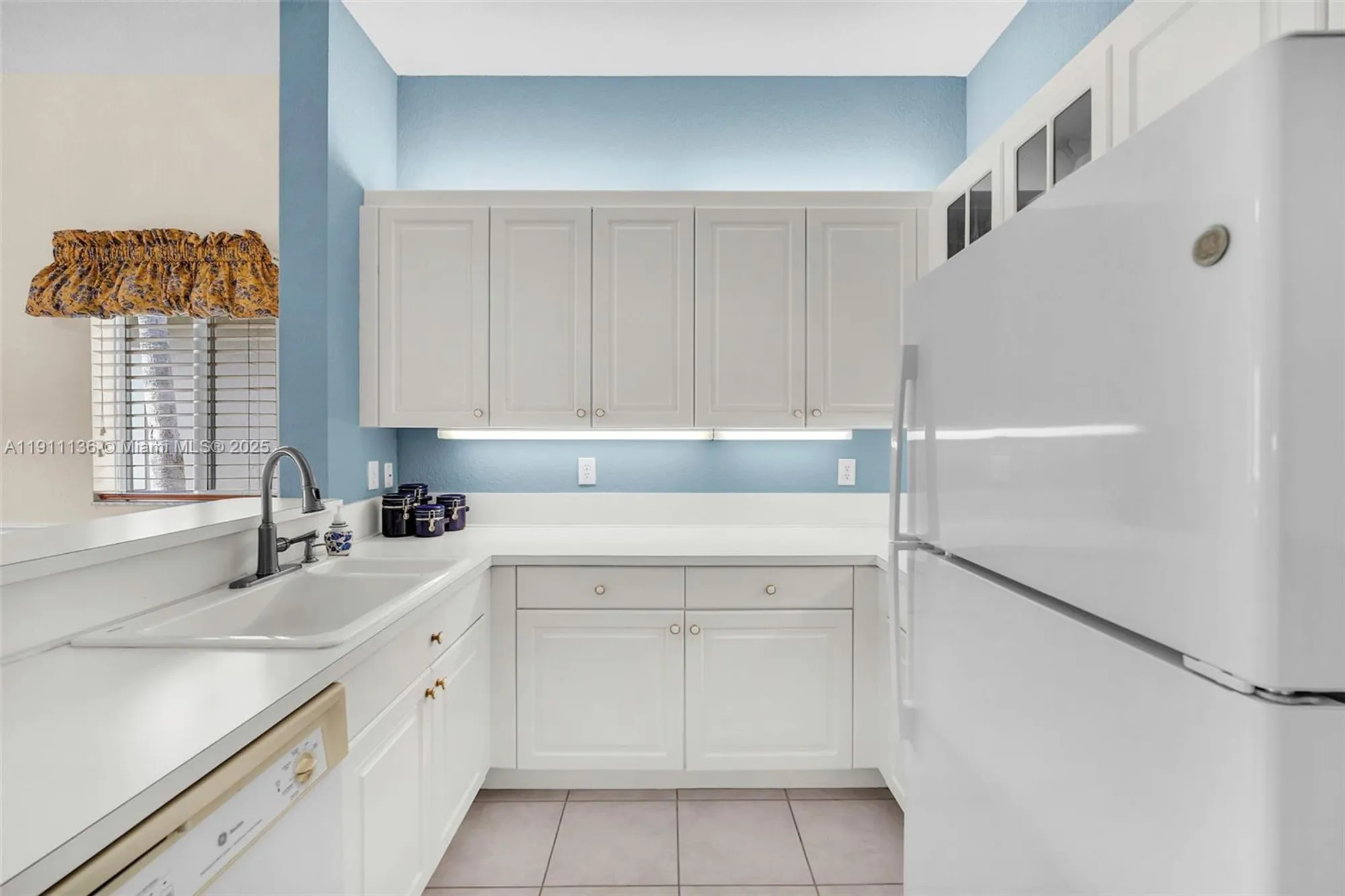 Property Slideshow image 20 of 55 | 7921 exeter blvd 202, Tamarac, FL, 33321