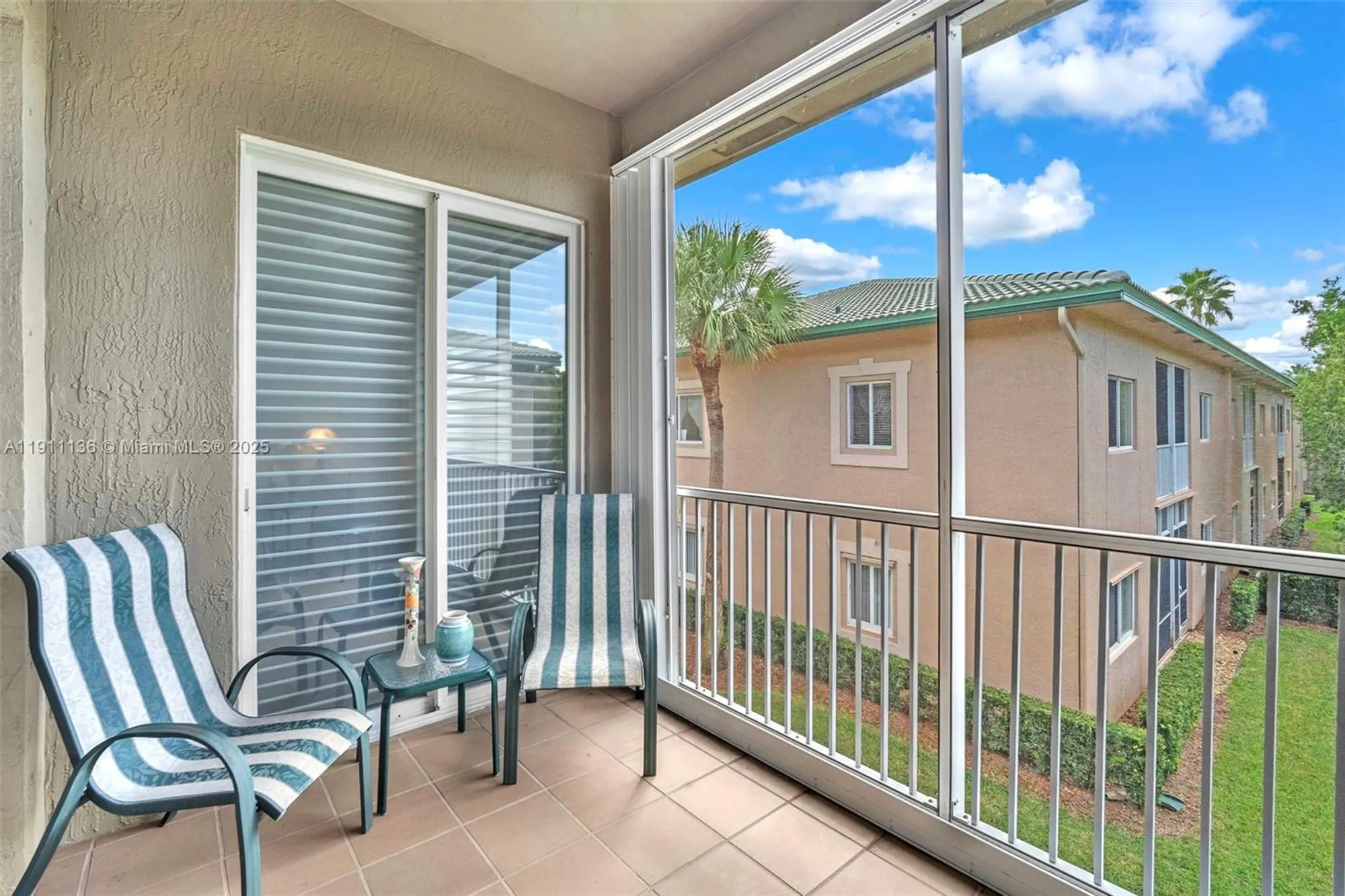 Property Slideshow image 5 of 55 | 7921 exeter blvd 202, Tamarac, FL, 33321