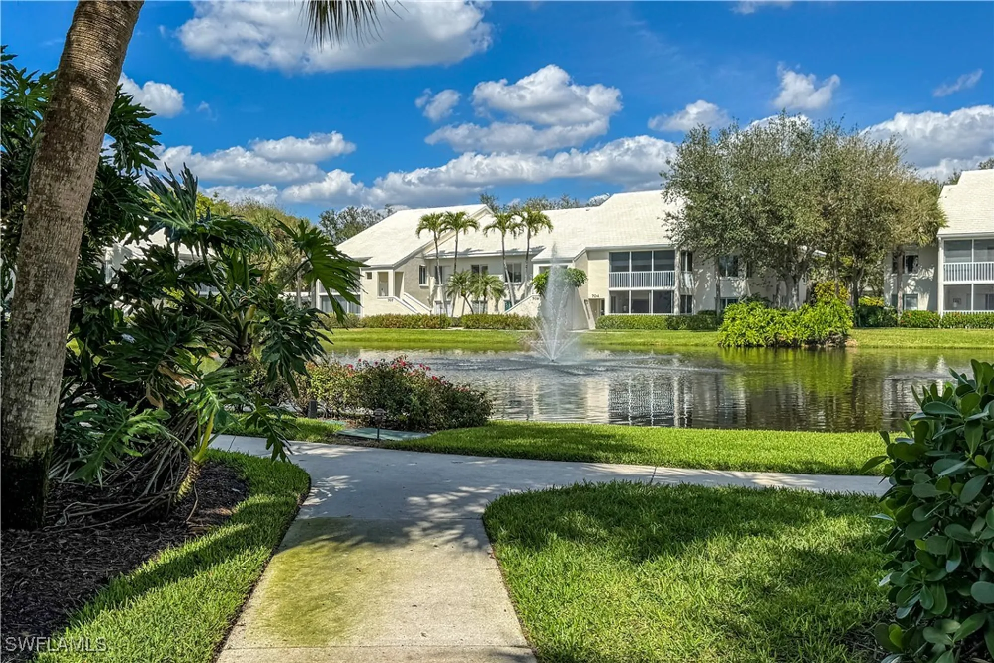 Property Slideshow image 6 of 32 | 790 willowbrook dr 307, Naples, FL, 34108
