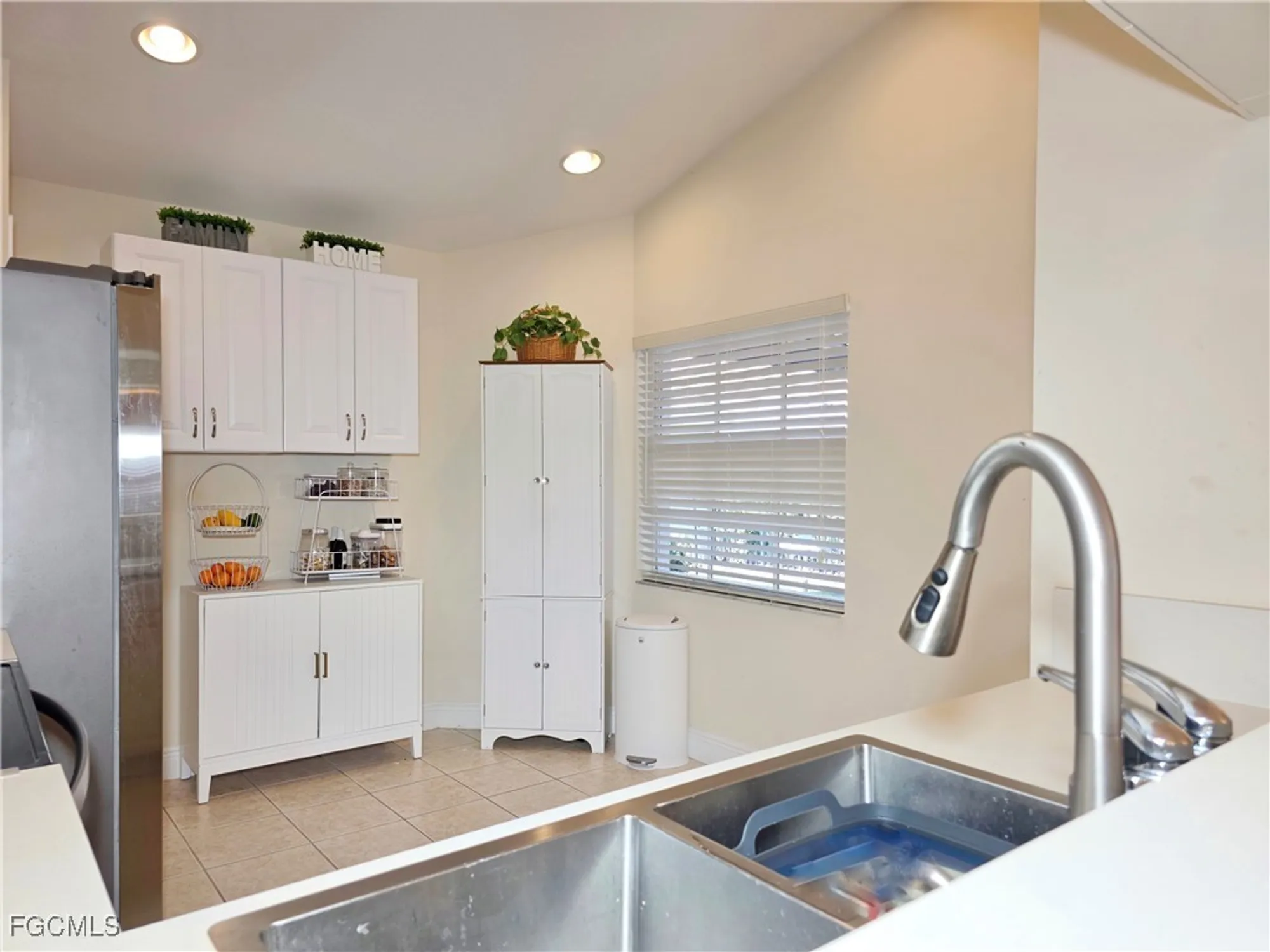 Property Slideshow image 10 of 36 | 2305 summersweet dr, Alva, FL, 33920