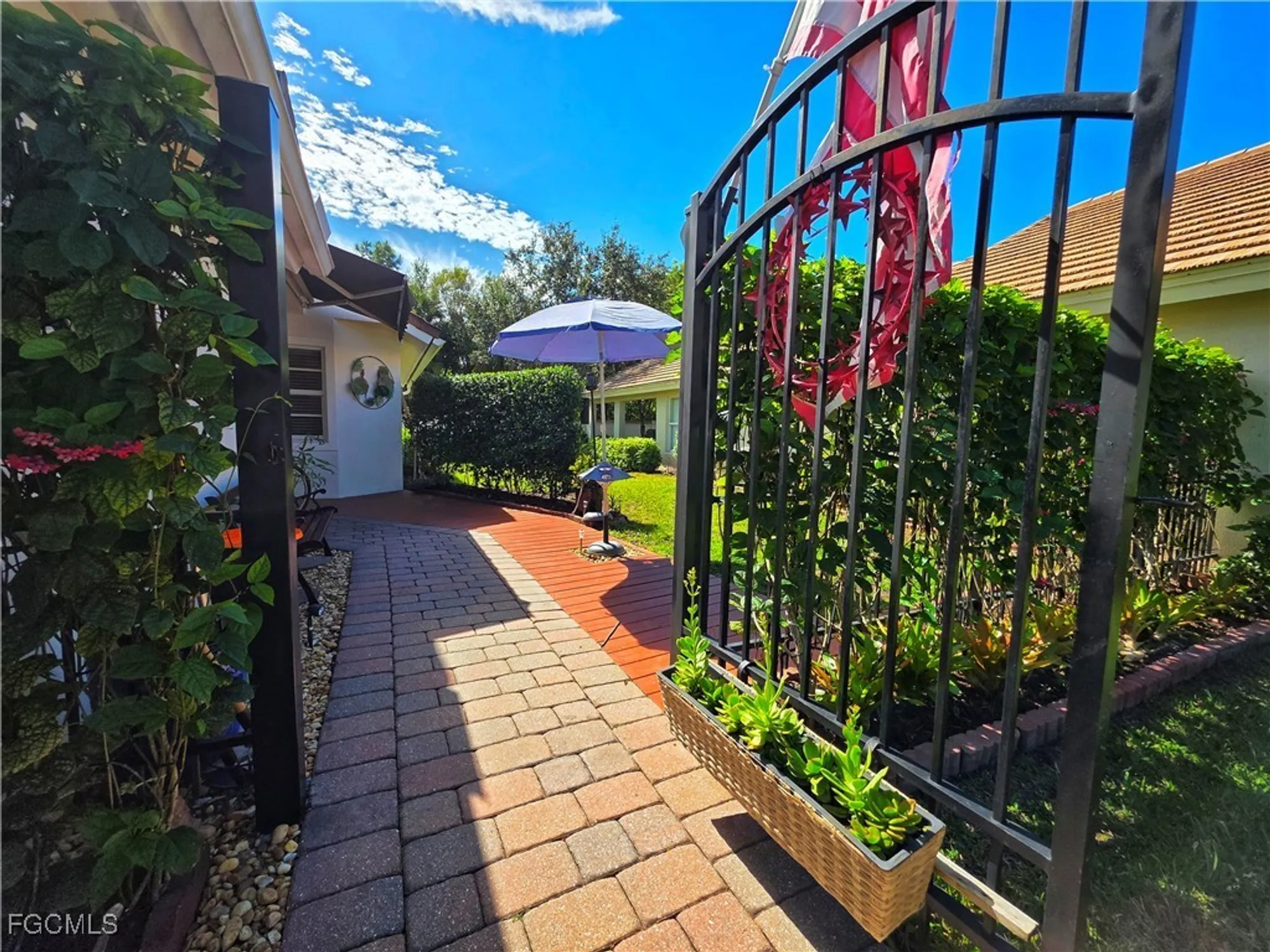 Property Slideshow image 29 of 36 | 2305 summersweet dr, Alva, FL, 33920