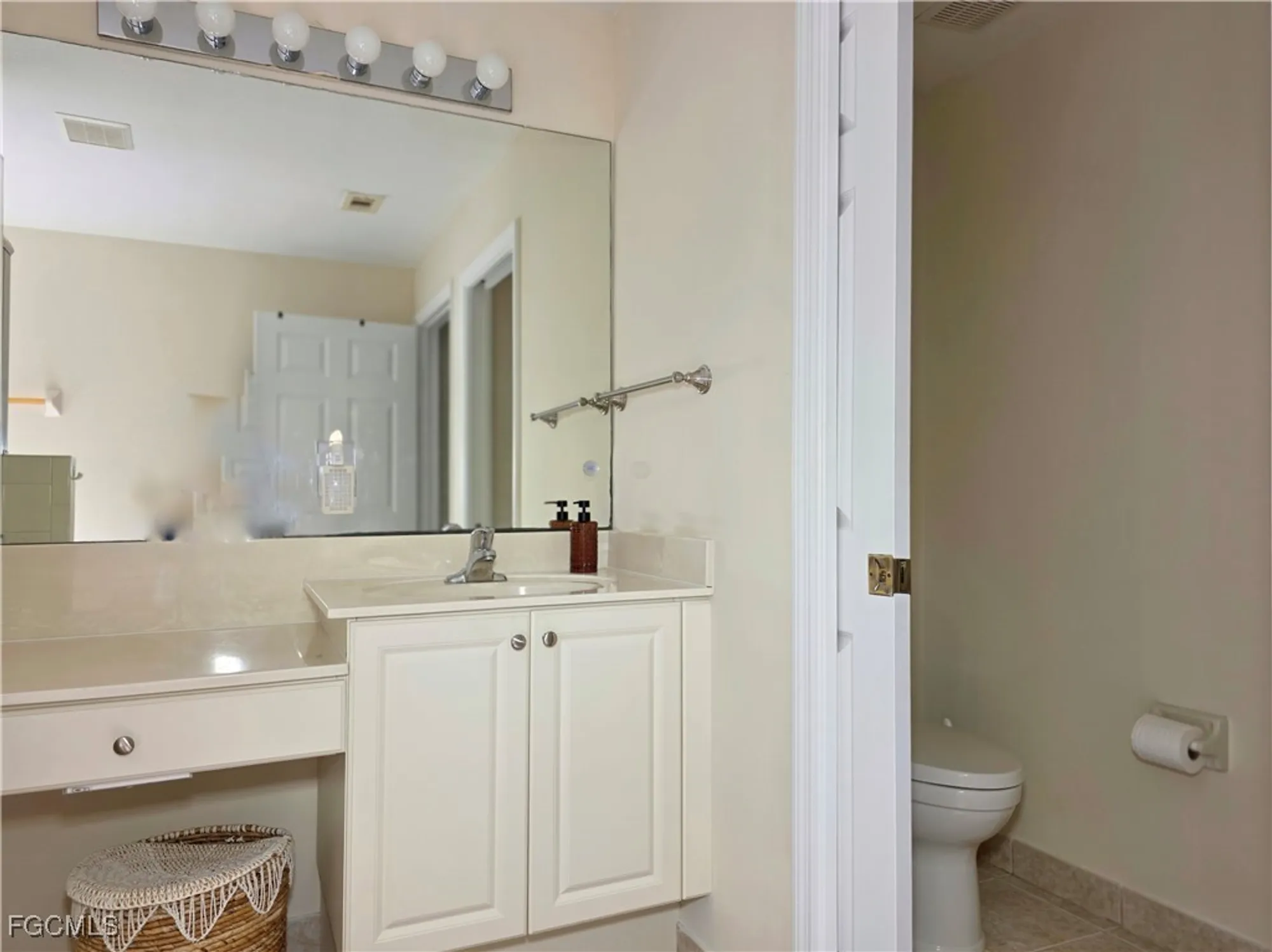 Property Slideshow image 20 of 36 | 2305 summersweet dr, Alva, FL, 33920