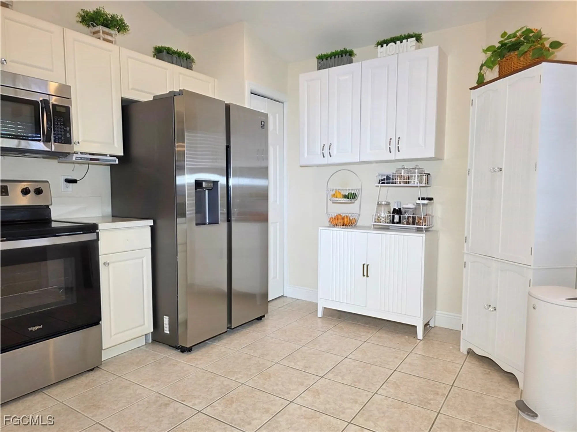 Property Slideshow image 3 of 36 | 2305 summersweet dr, Alva, FL, 33920