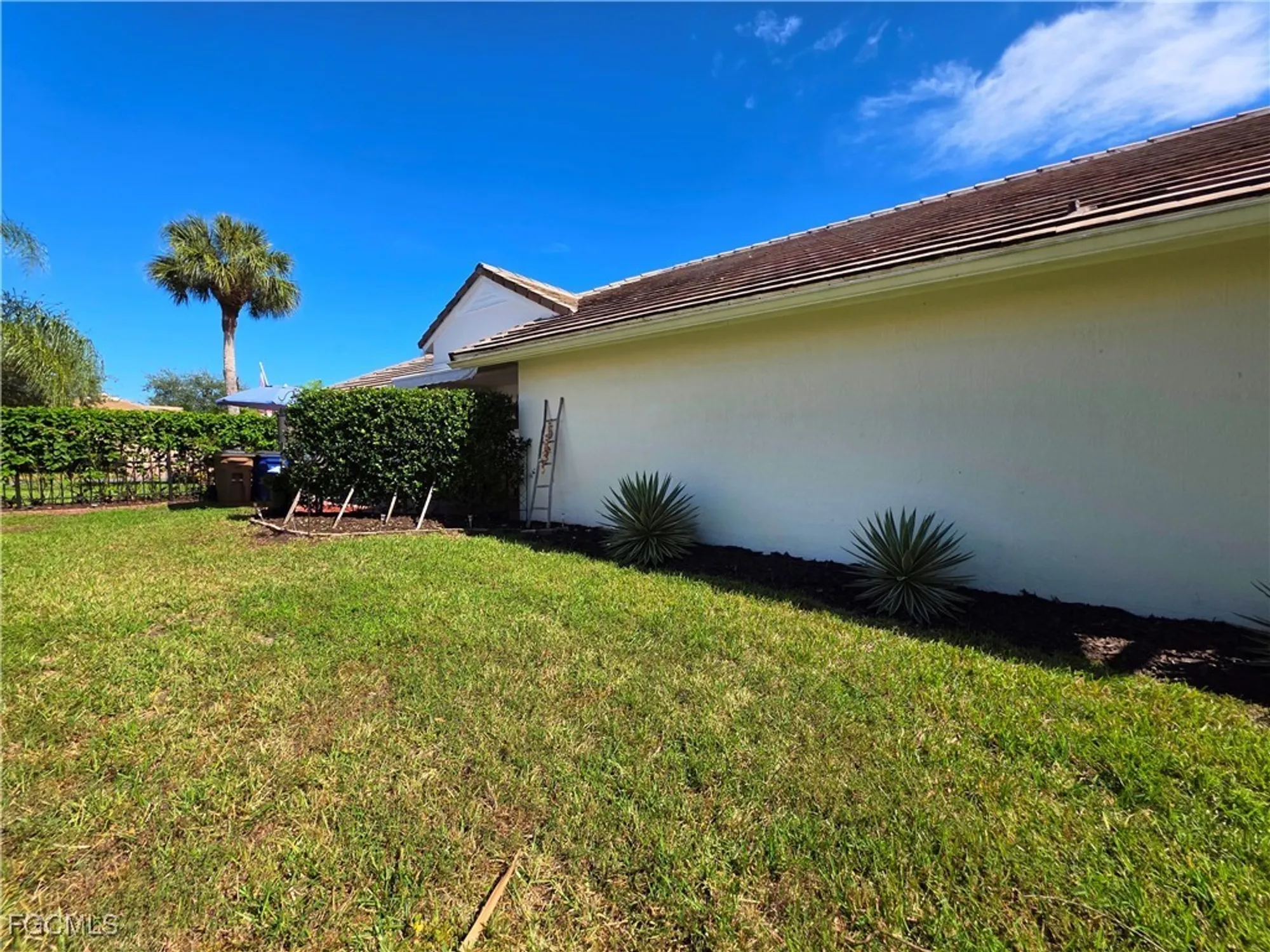 Property Slideshow image 30 of 36 | 2305 summersweet dr, Alva, FL, 33920