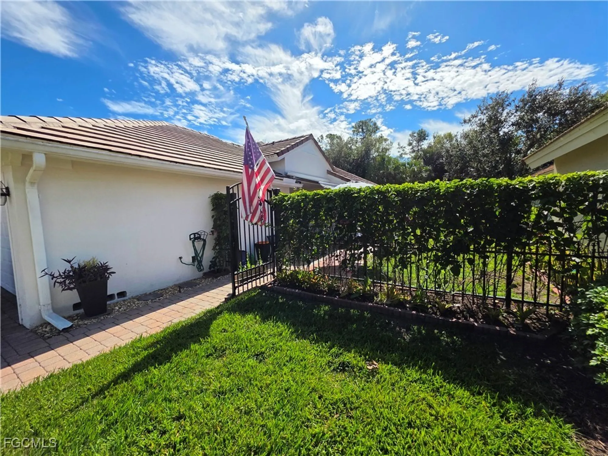 Property Slideshow image 32 of 36 | 2305 summersweet dr, Alva, FL, 33920