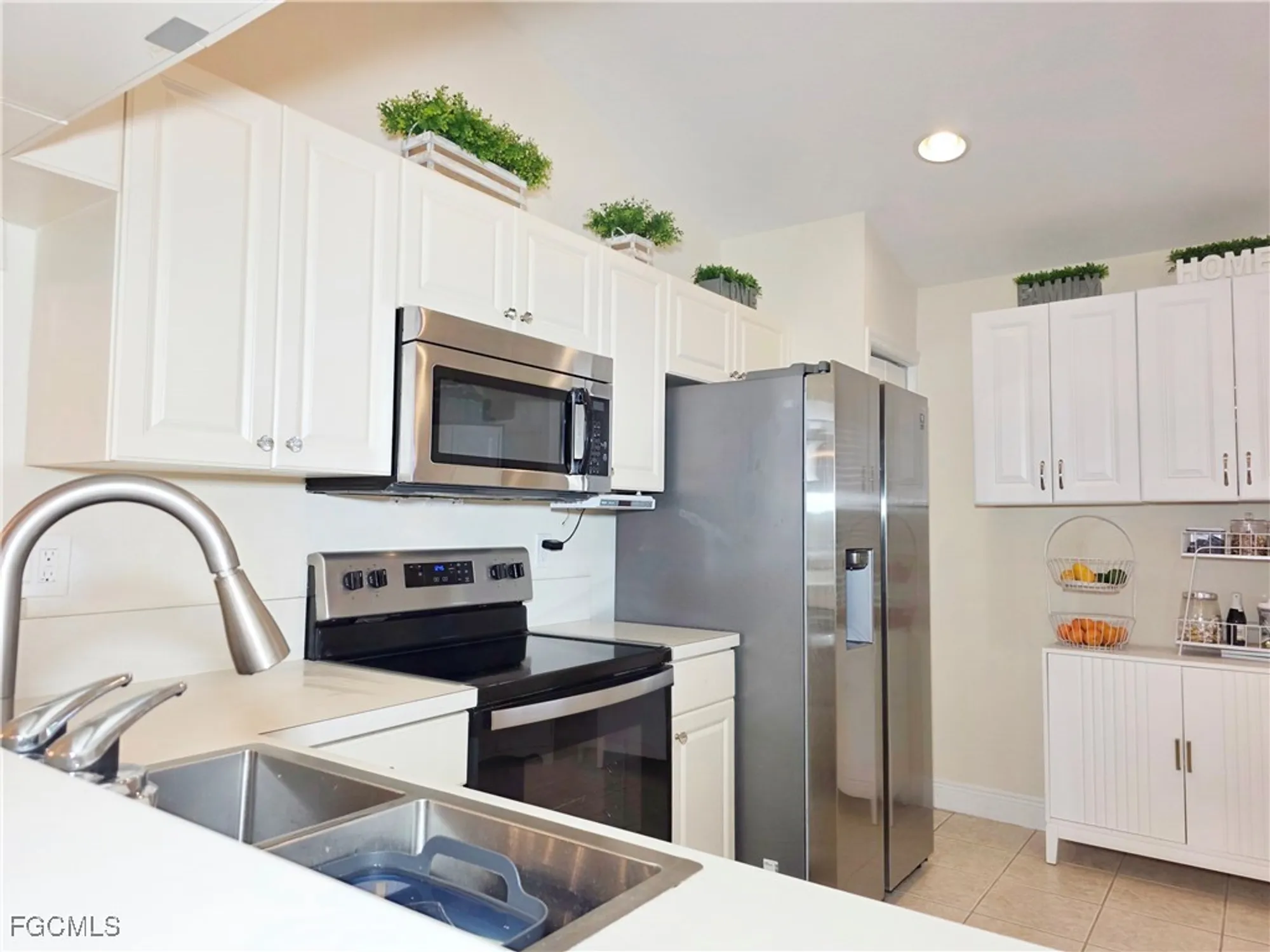 Property Slideshow image 8 of 36 | 2305 summersweet dr, Alva, FL, 33920