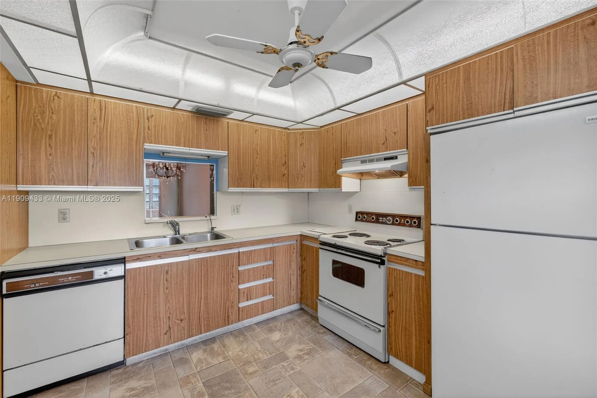 Property Slideshow image 15 of 49 | 2005 granada dr n2, Coconut Creek, FL, 33066