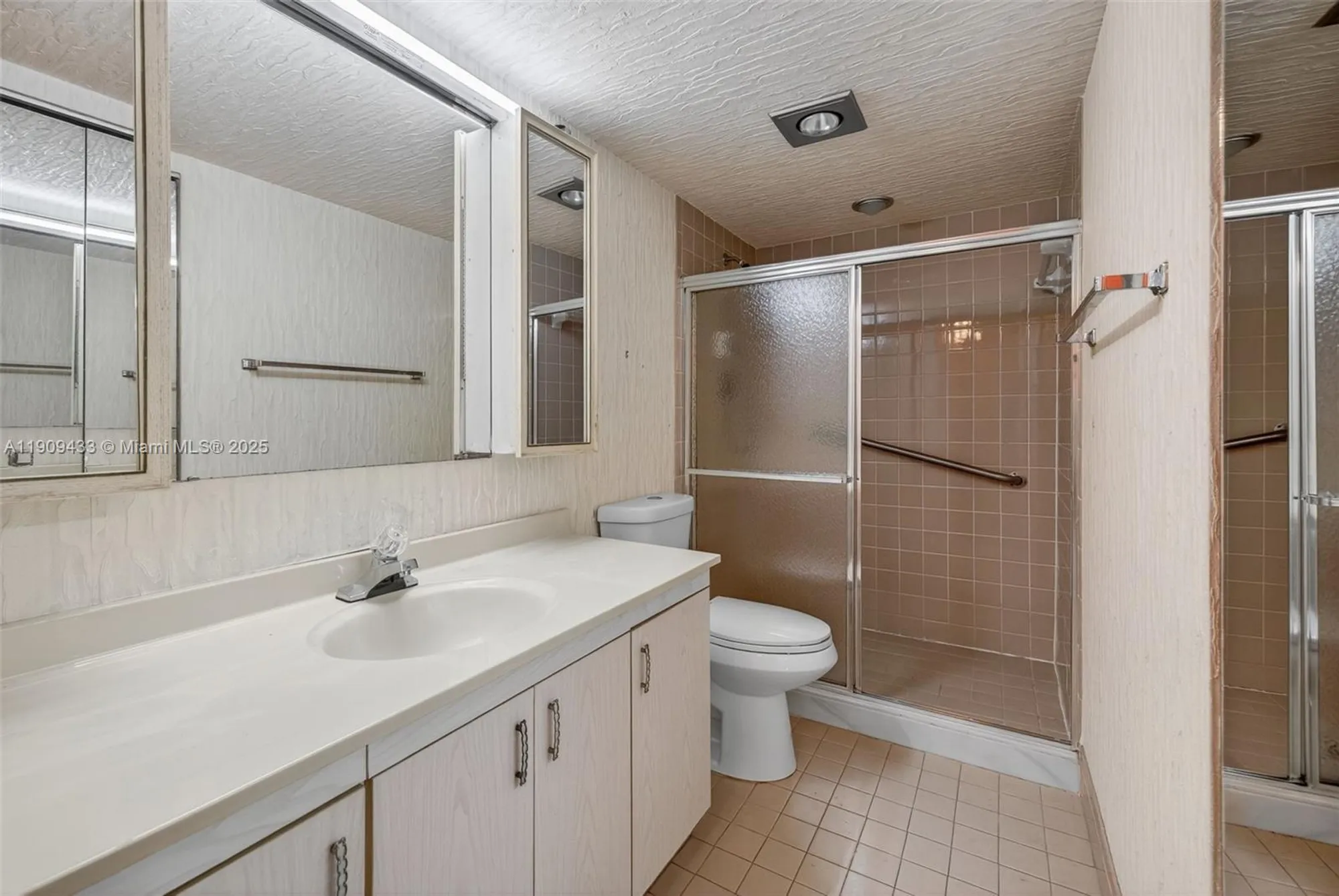 Property Slideshow image 29 of 49 | 2005 granada dr n2, Coconut Creek, FL, 33066
