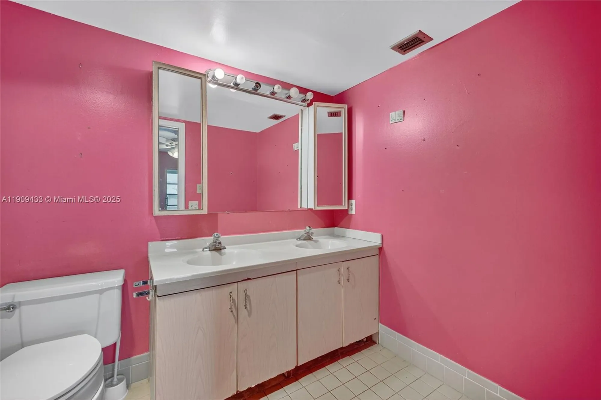 Property Slideshow image 22 of 49 | 2005 granada dr n2, Coconut Creek, FL, 33066