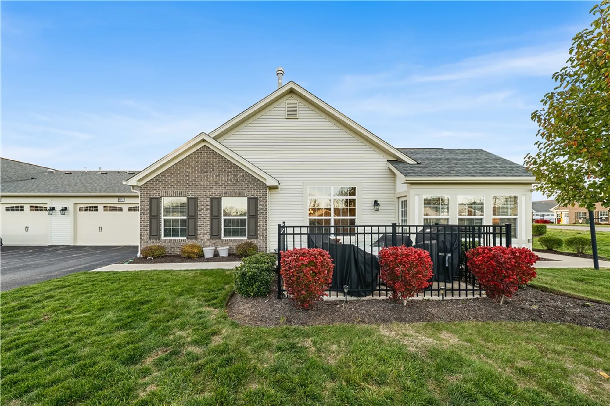 Property Slideshow image 4 of 39 | 6111 heatherfield ct, Harmony, PA, 16037