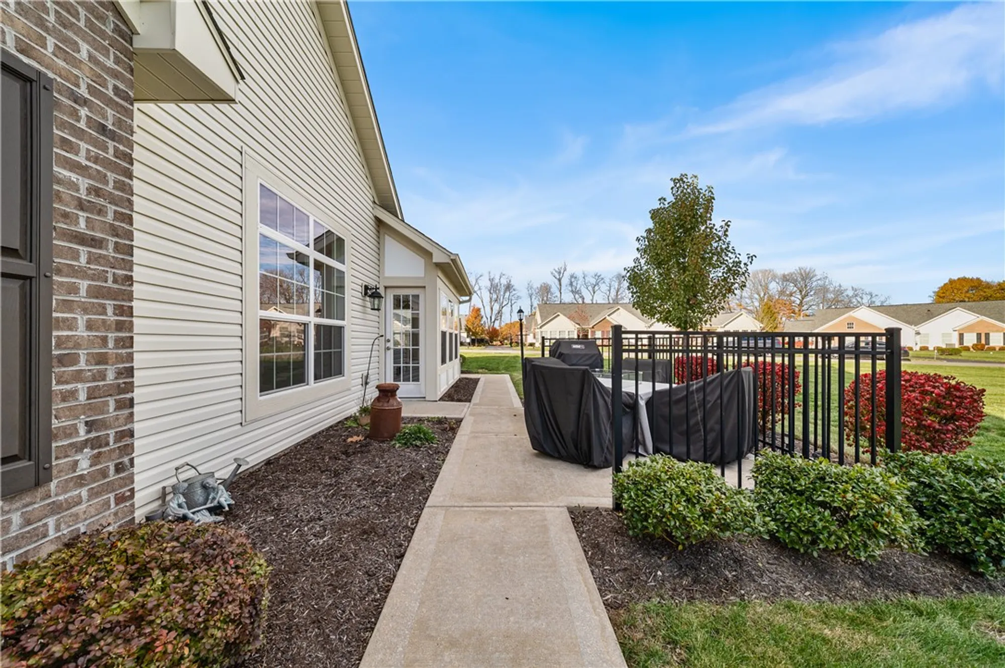 Property Slideshow image 6 of 39 | 6111 heatherfield ct, Harmony, PA, 16037