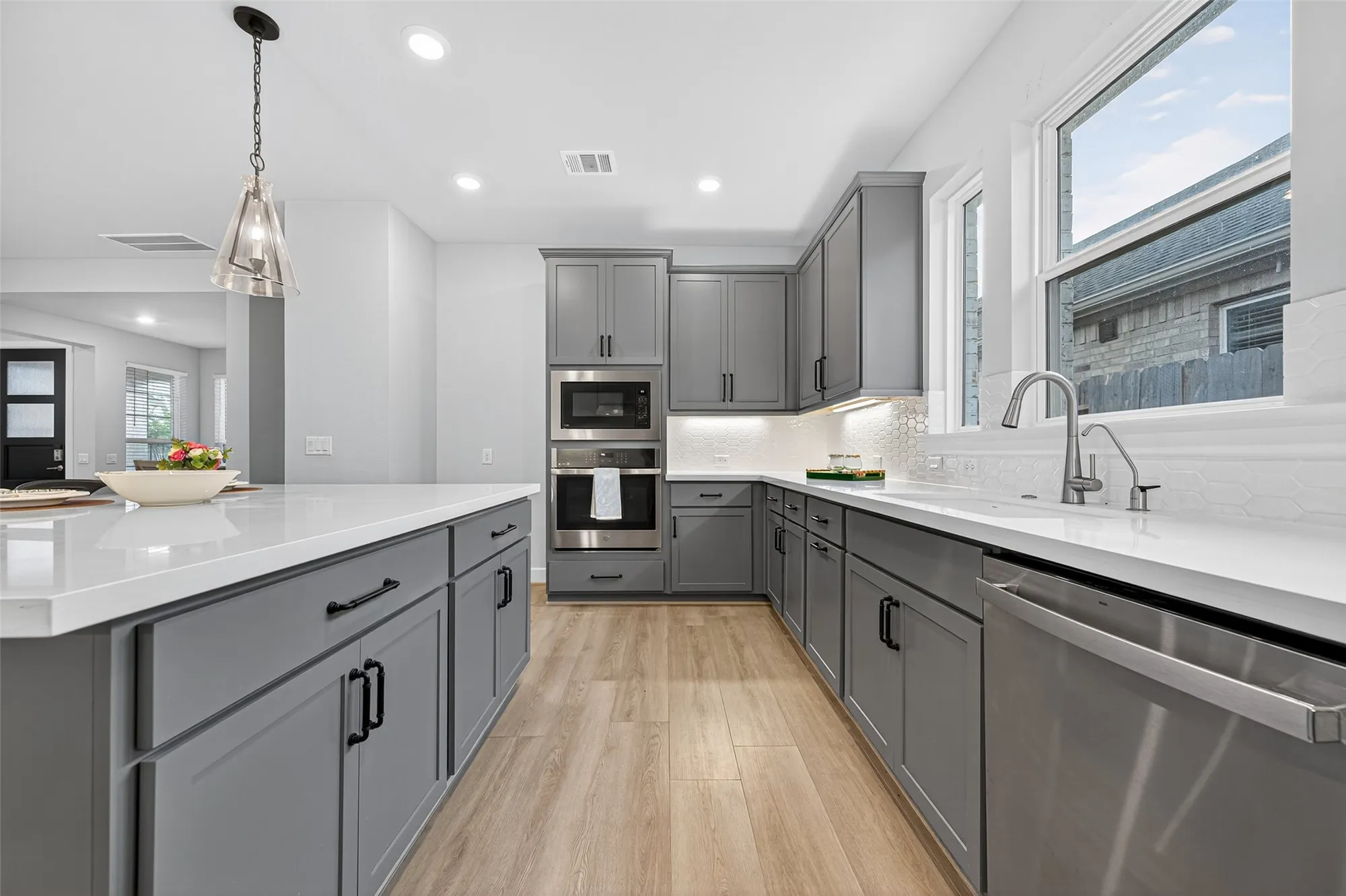 Property Slideshow image 18 of 34 | 29010 persimmon creek ct, Fulshear, TX, 77441