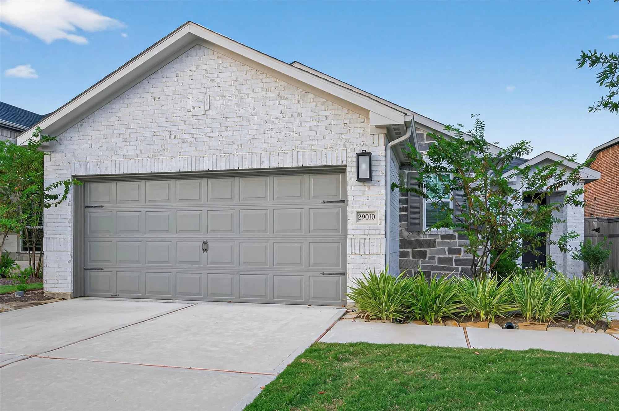 Property Slideshow image 2 of 34 | 29010 persimmon creek ct, Fulshear, TX, 77441