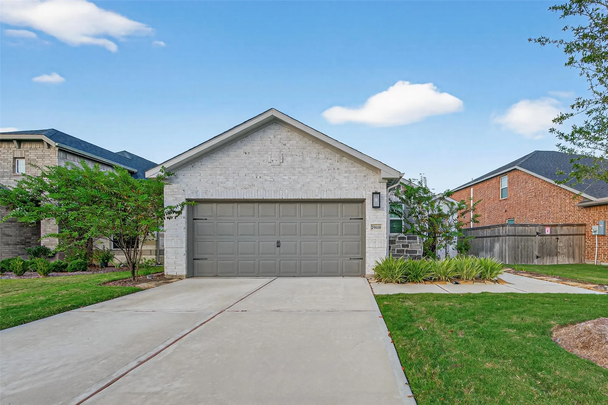 Property Slideshow image 5 of 34 | 29010 persimmon creek ct, Fulshear, TX, 77441